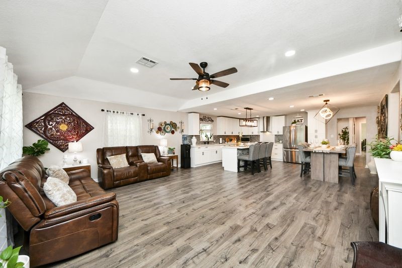 1409 Avenue I Property Photo 8
