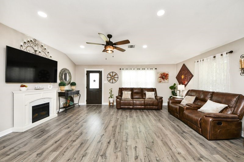 1409 Avenue I Property Photo 9