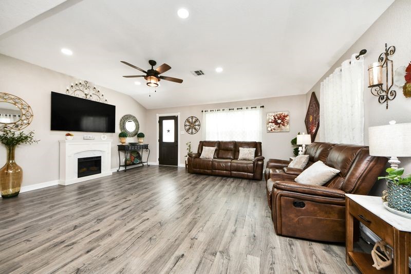 1409 Avenue I Property Photo 10