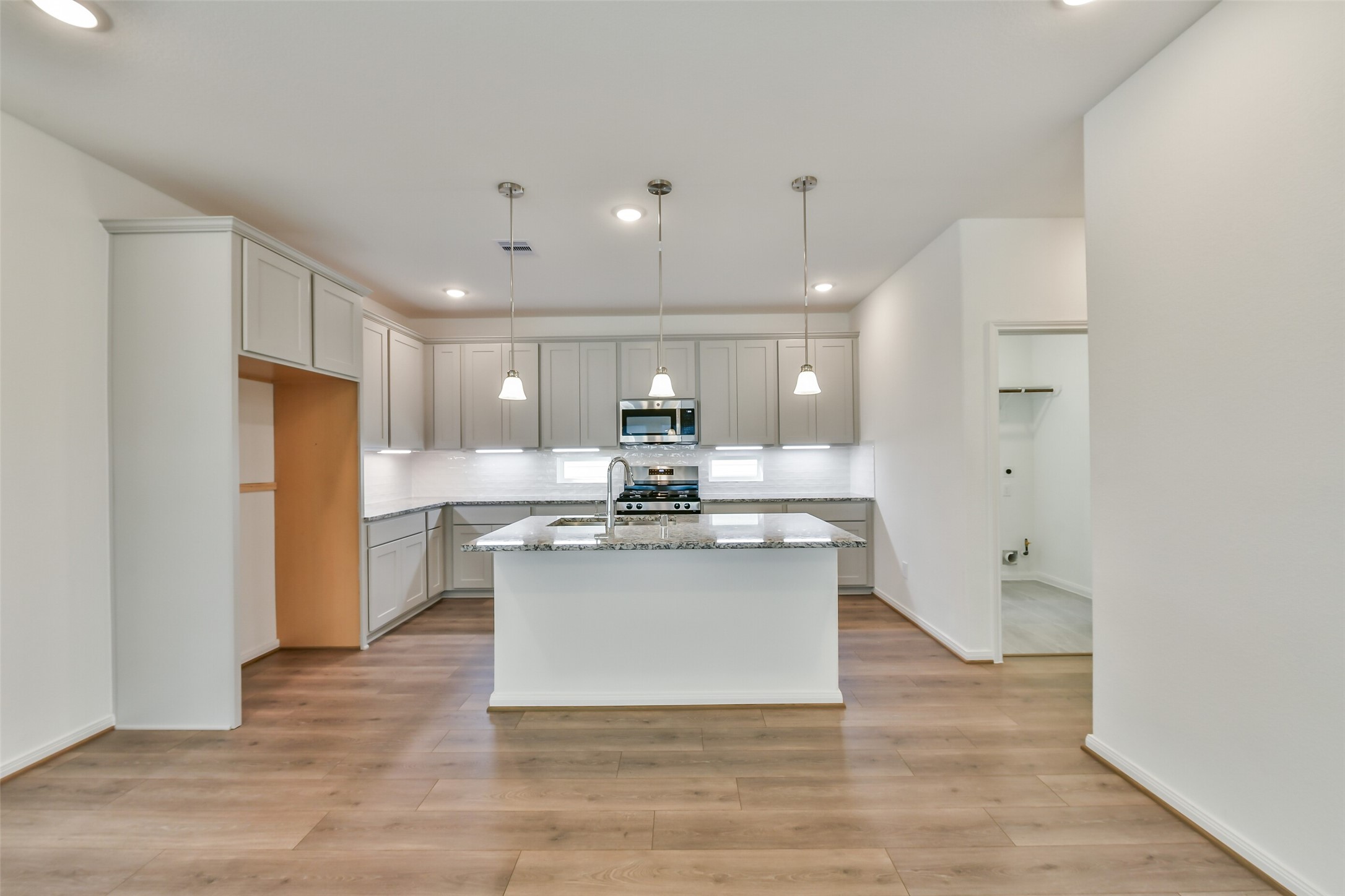15507 Foresail Lane Property Photo 7