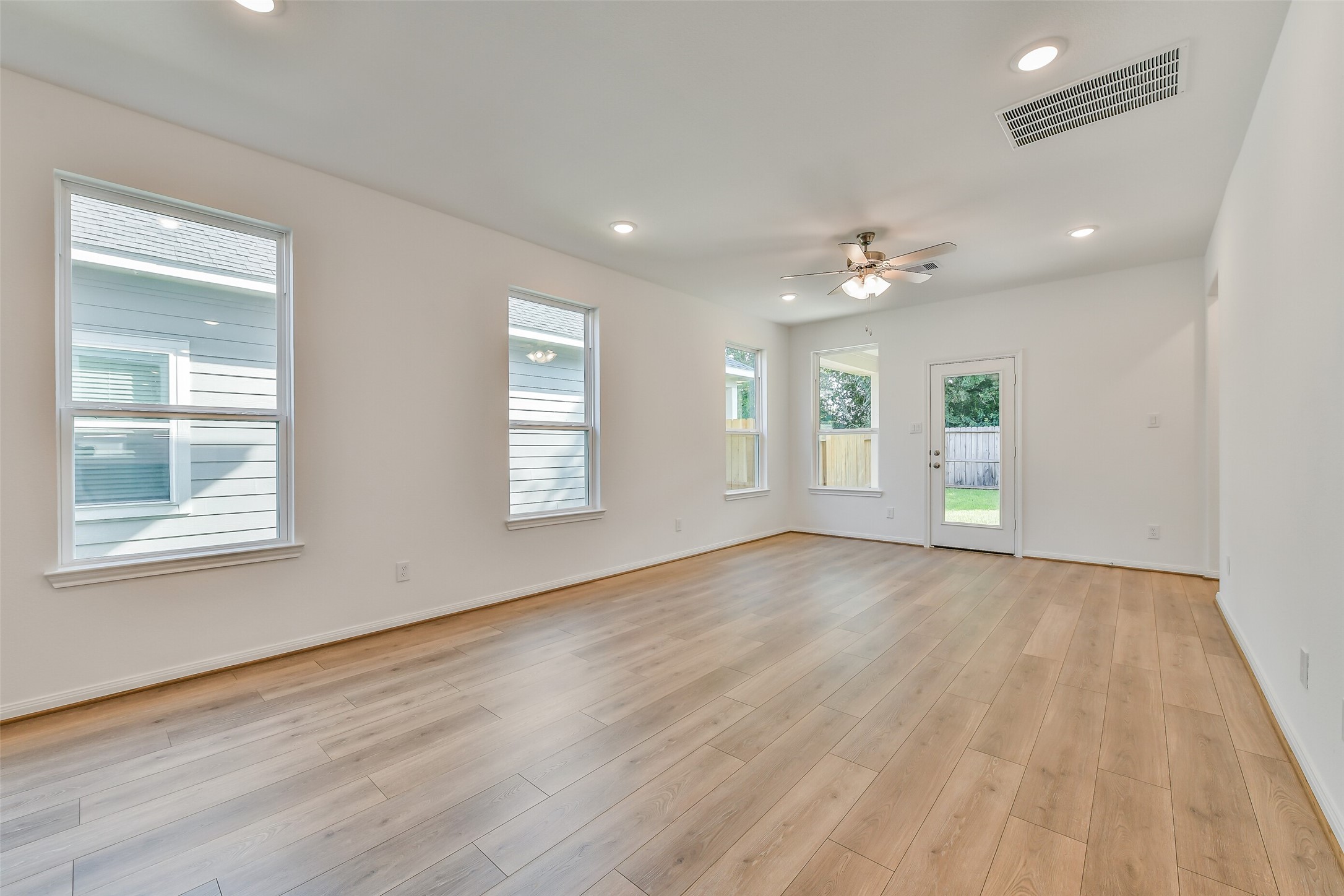 15507 Foresail Lane Property Photo 12
