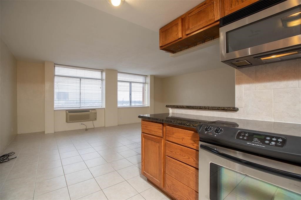 7520 Hornwood Drive 808 Property Photo 10