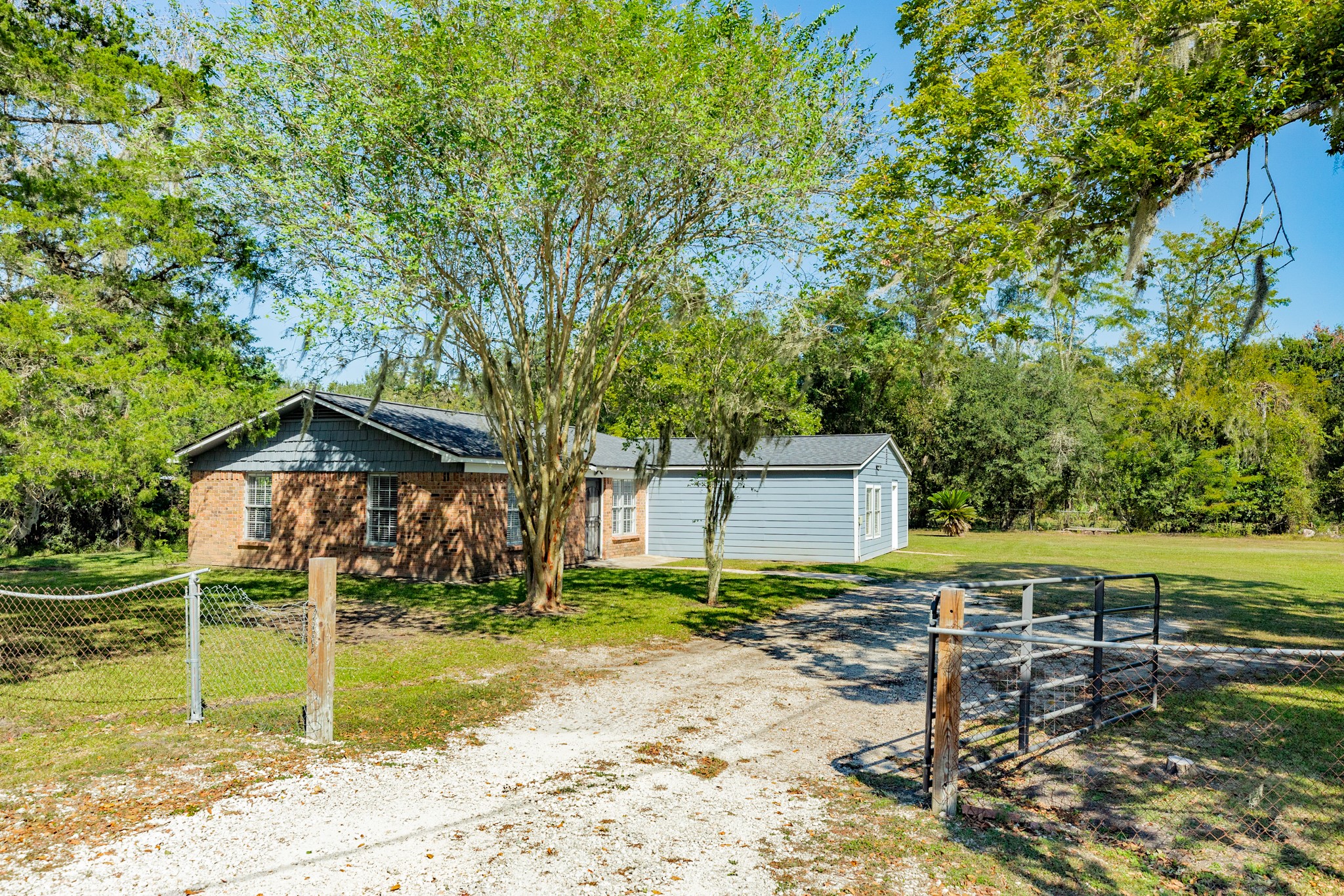 1602 County Road 939 Property Photo 1