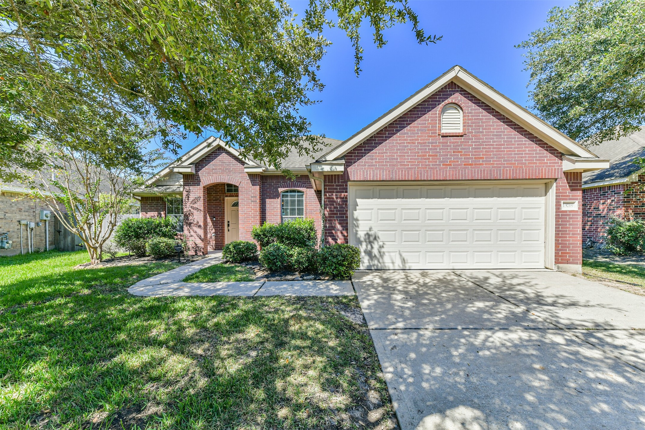 13719 Rolling River Lane Property Photo 1