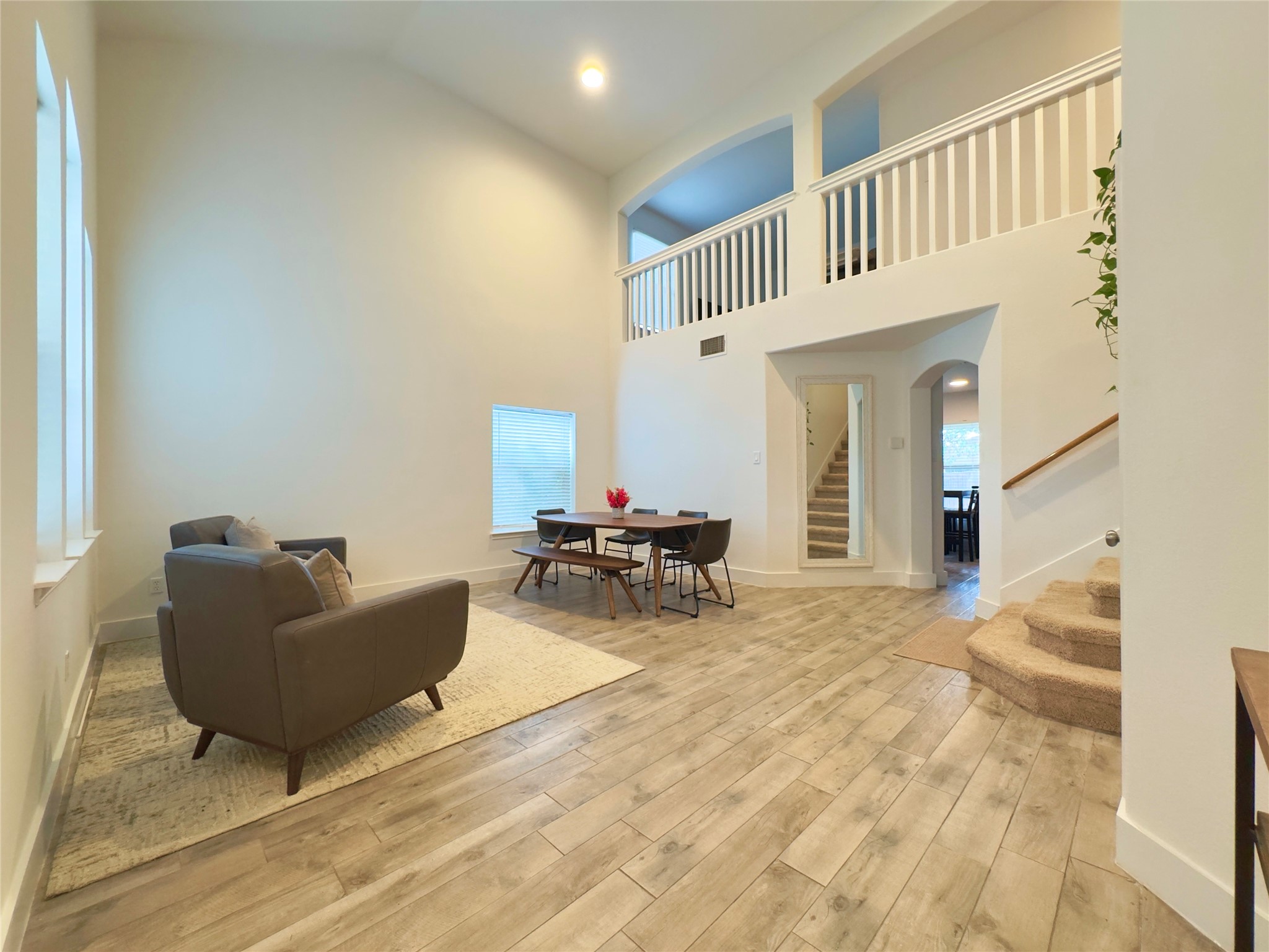 1404 Laguna Cove Property Photo 3