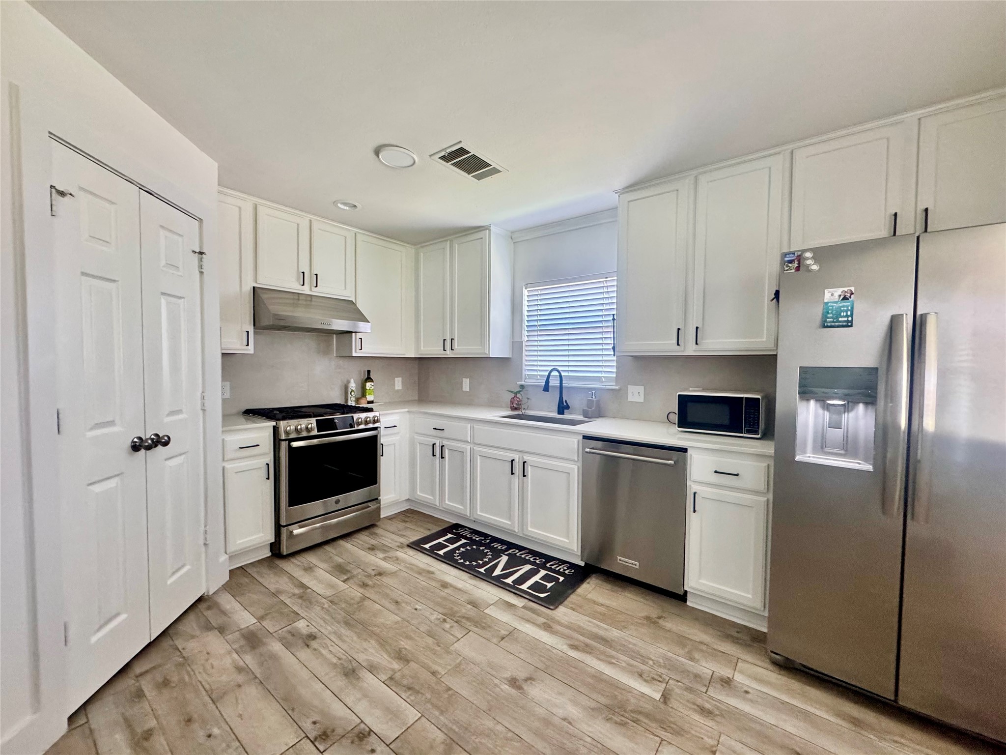 1404 Laguna Cove Property Photo 5