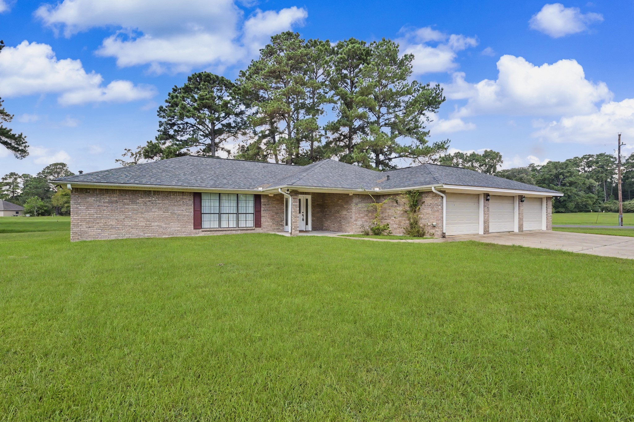 20 Shallow Springs Property Photo 2