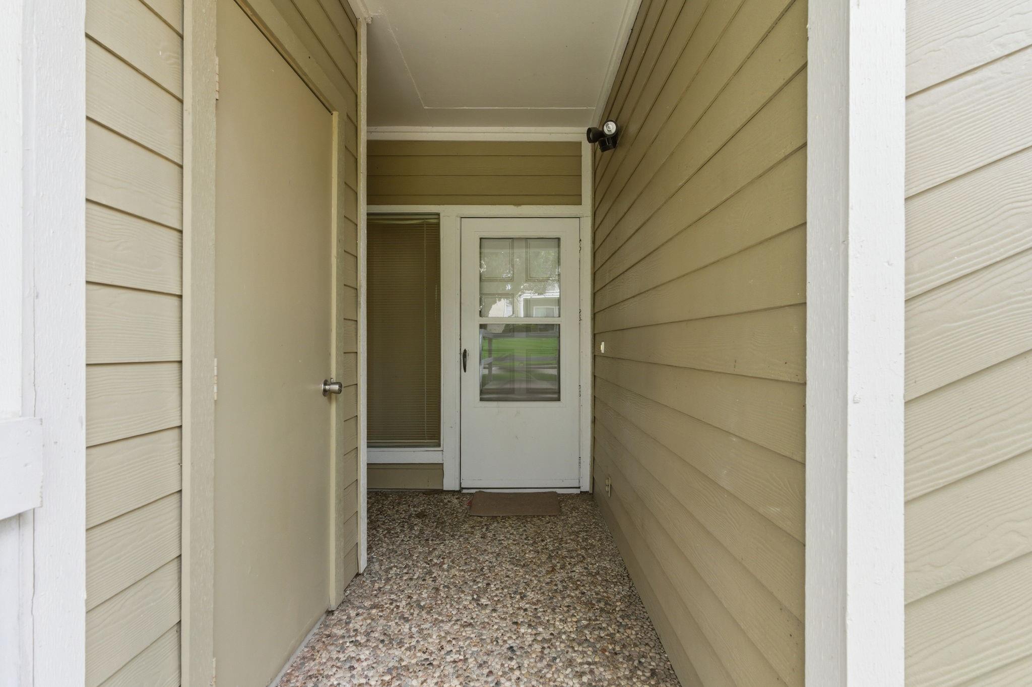 144 April Point Drive S Property Photo 4
