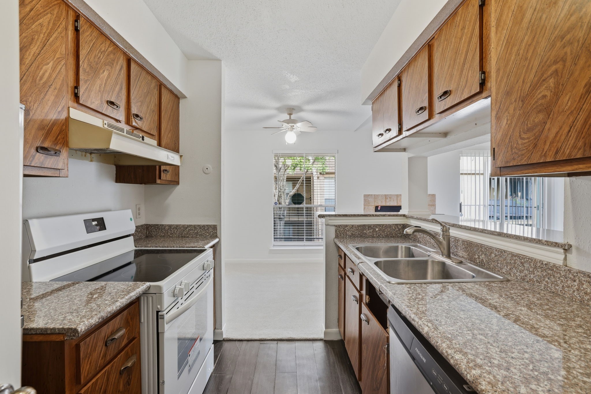 700 Thicket Lane 1006 Property Photo 10