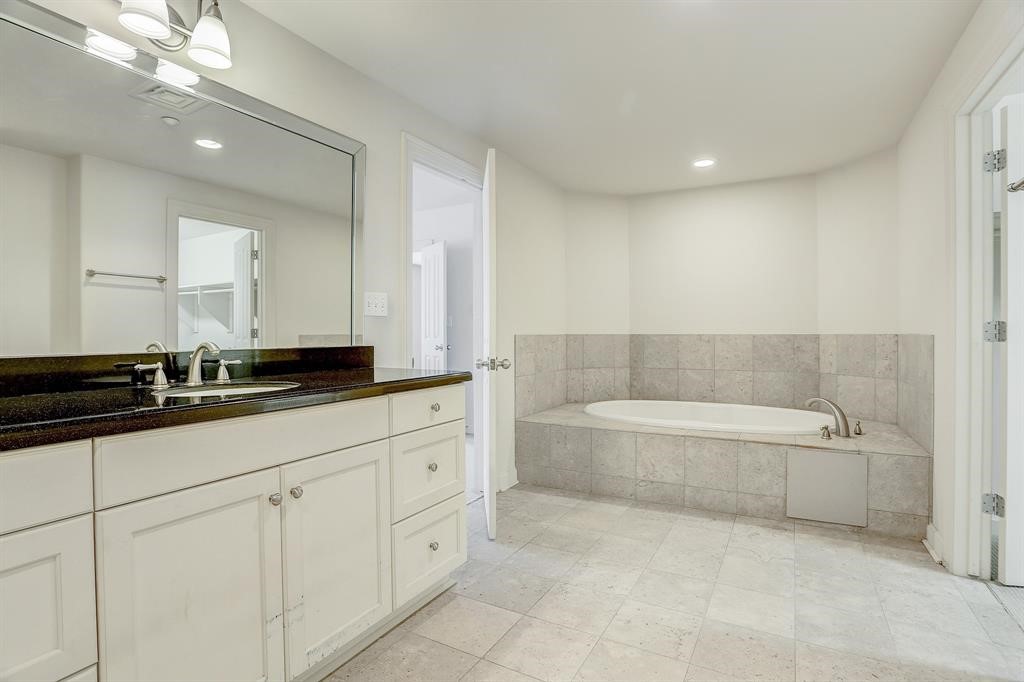 914 Main Street 1402 Property Photo 9