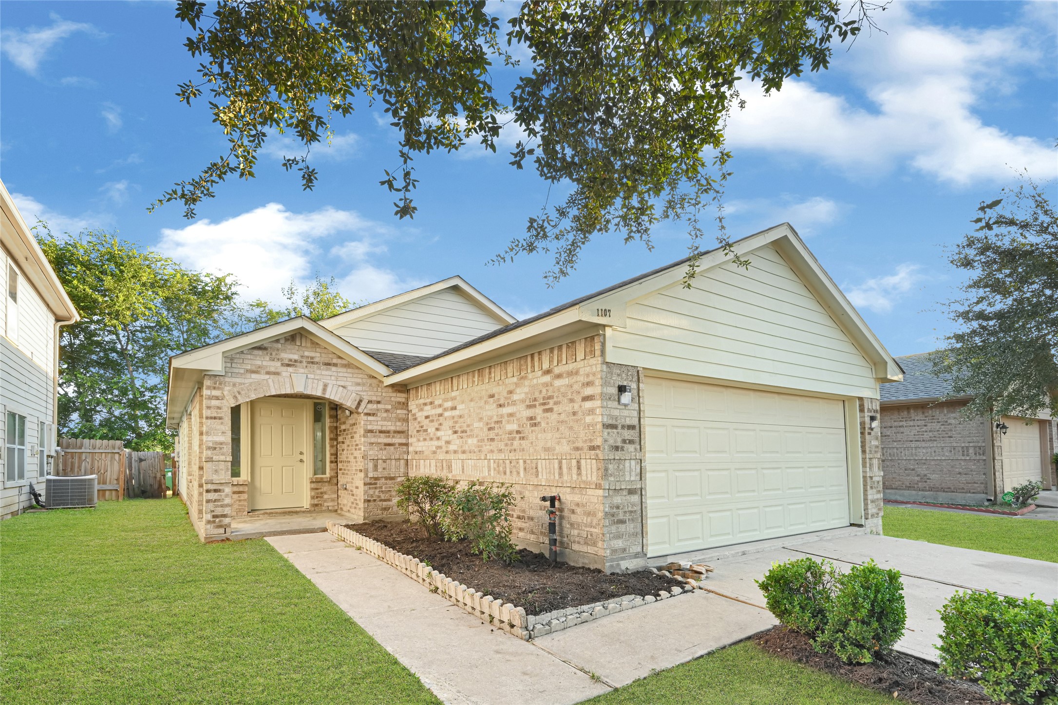 1107 Hampton Villa Lane Property Photo 1