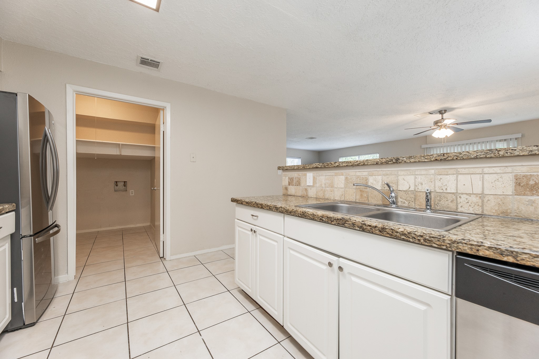 1912 Avenue B Property Photo 10