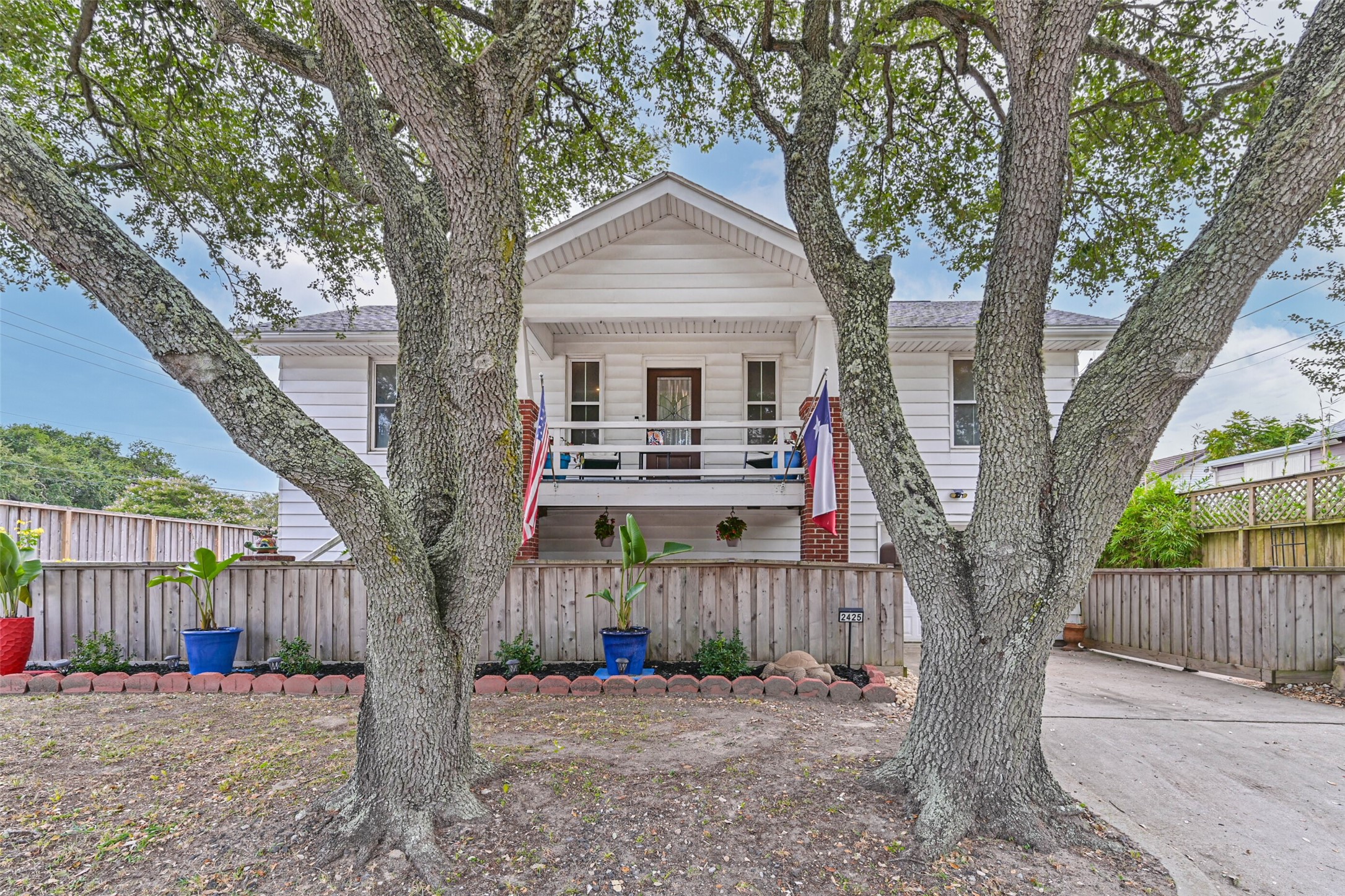 2425 51st Street Property Photo 1
