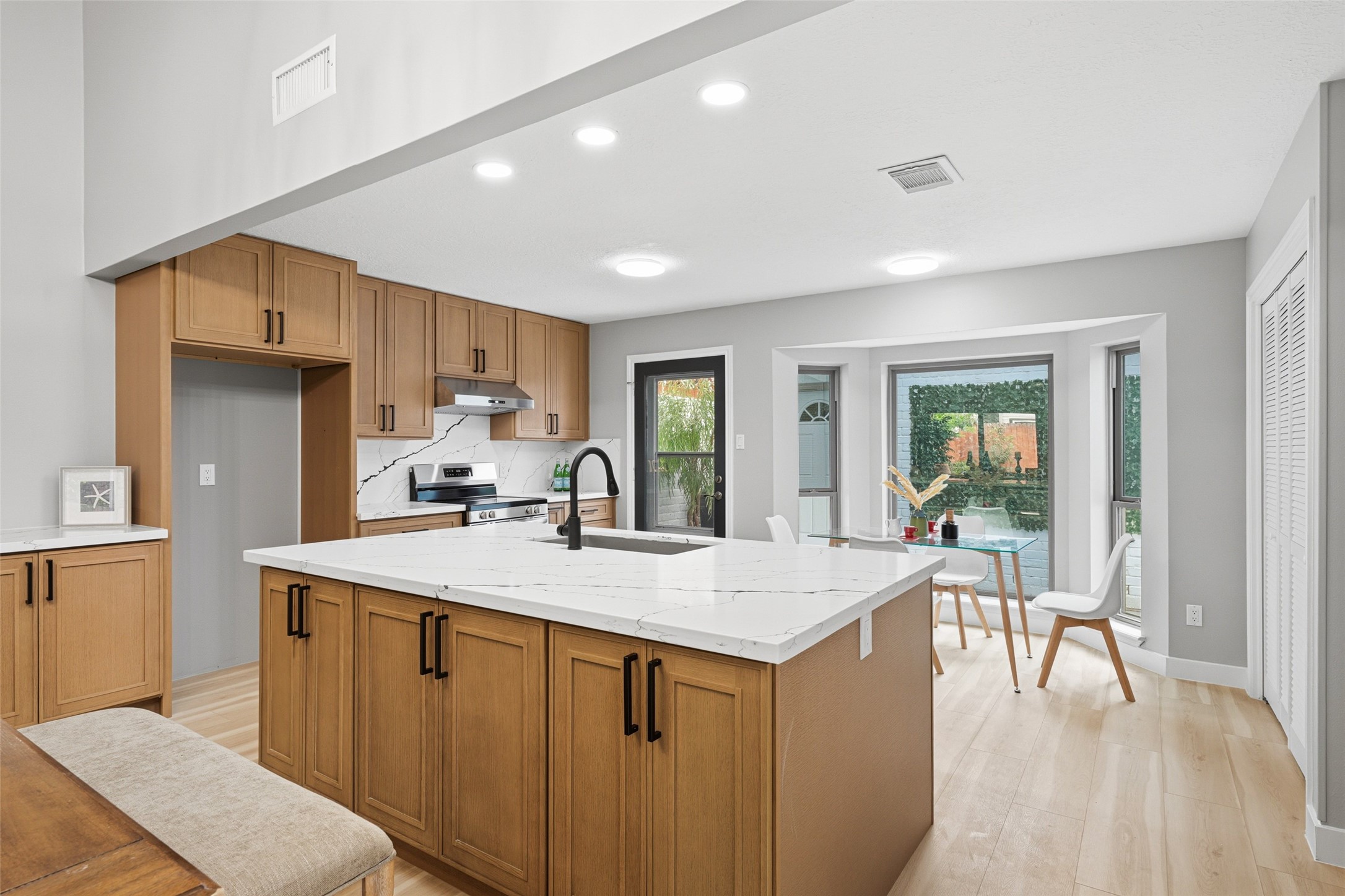 2026 Ashford Hollow Lane Property Photo 8