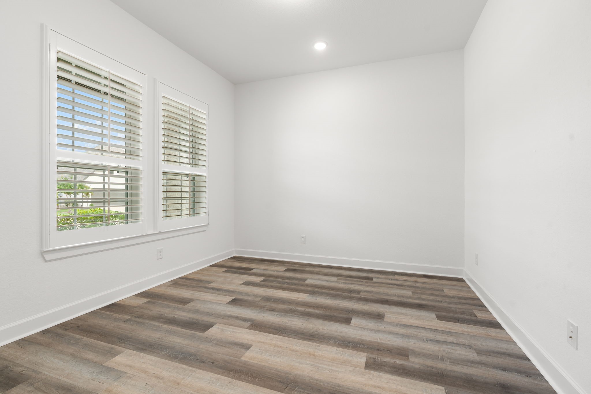 2323 Lambert Drive Property Photo 6