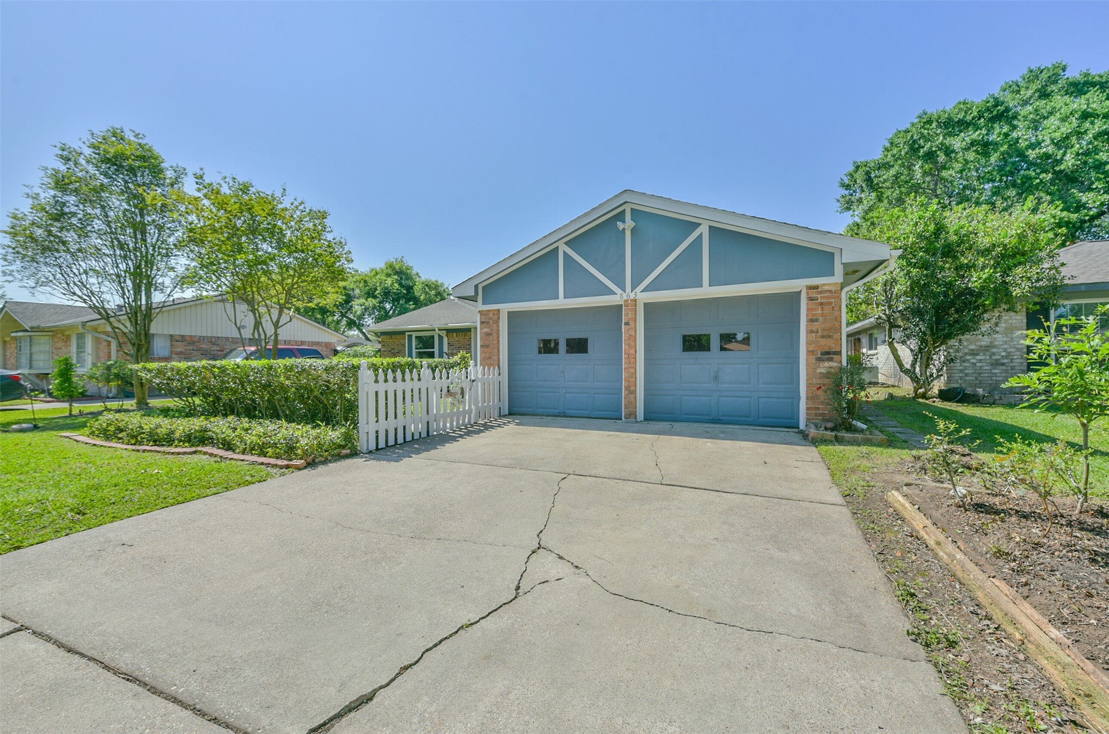 863 Seamaster Drive Property Photo 2