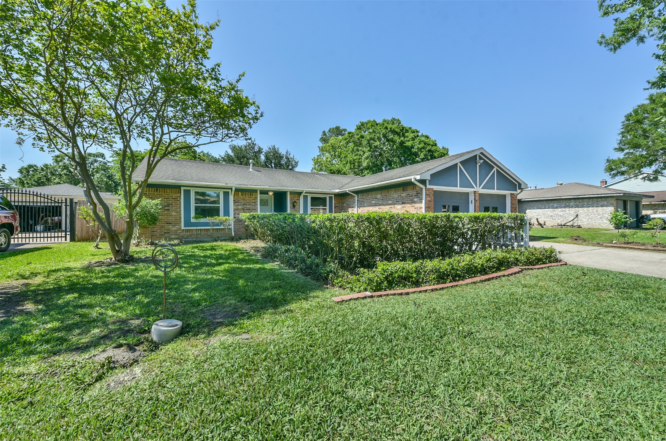 863 Seamaster Drive Property Photo 3