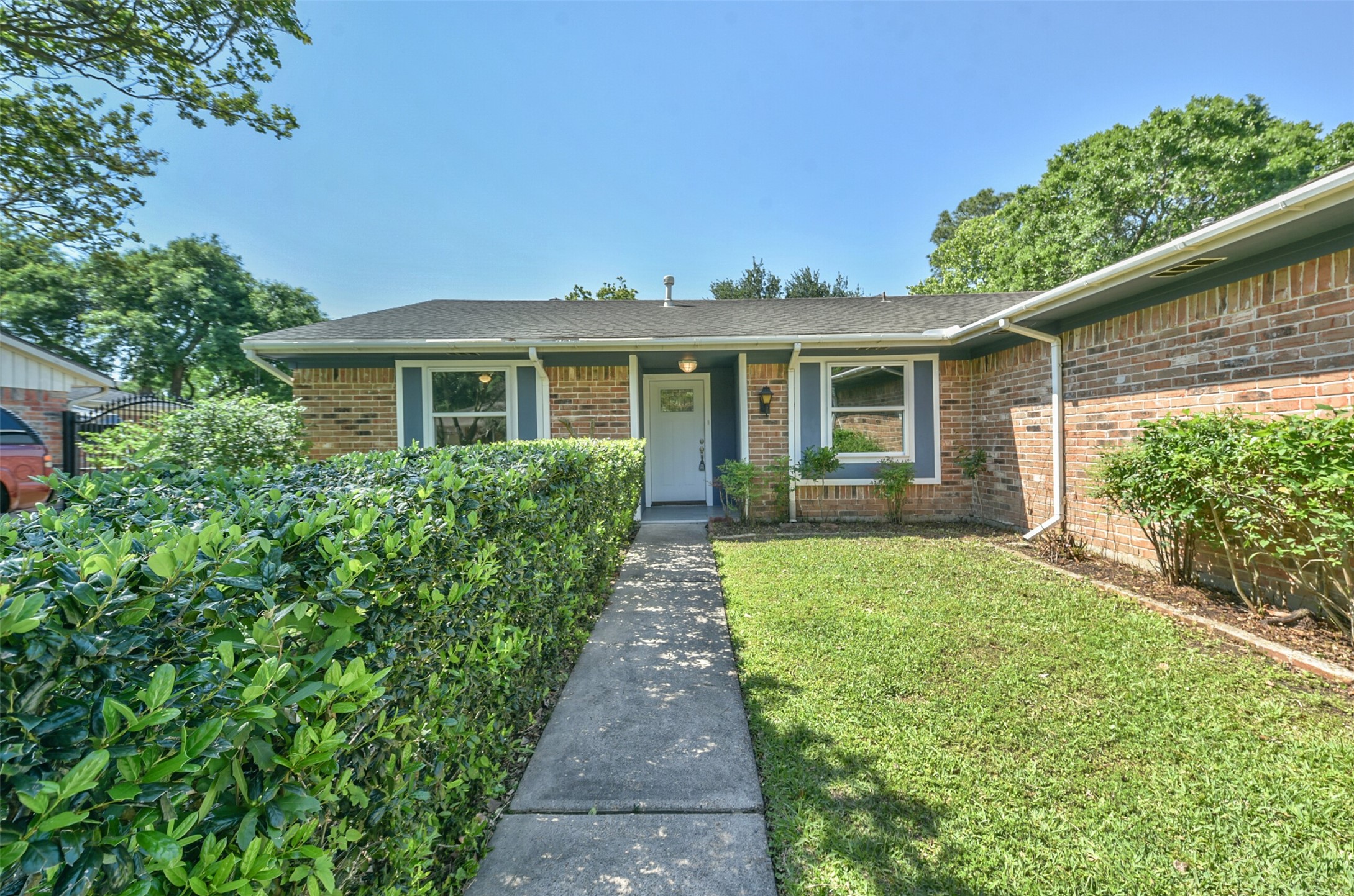 863 Seamaster Drive Property Photo 4