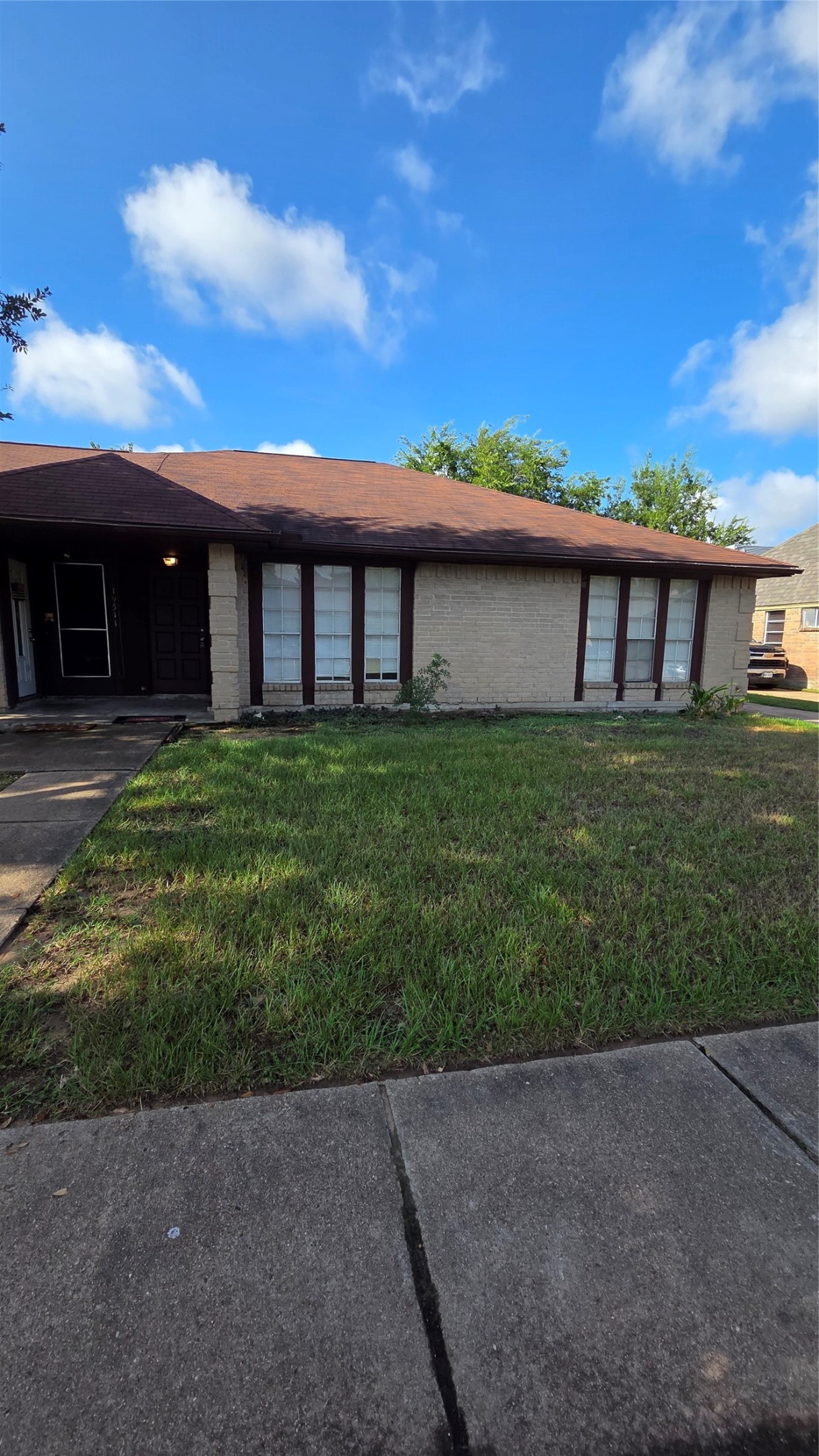 19515 Woodglen Drive Property Photo 1