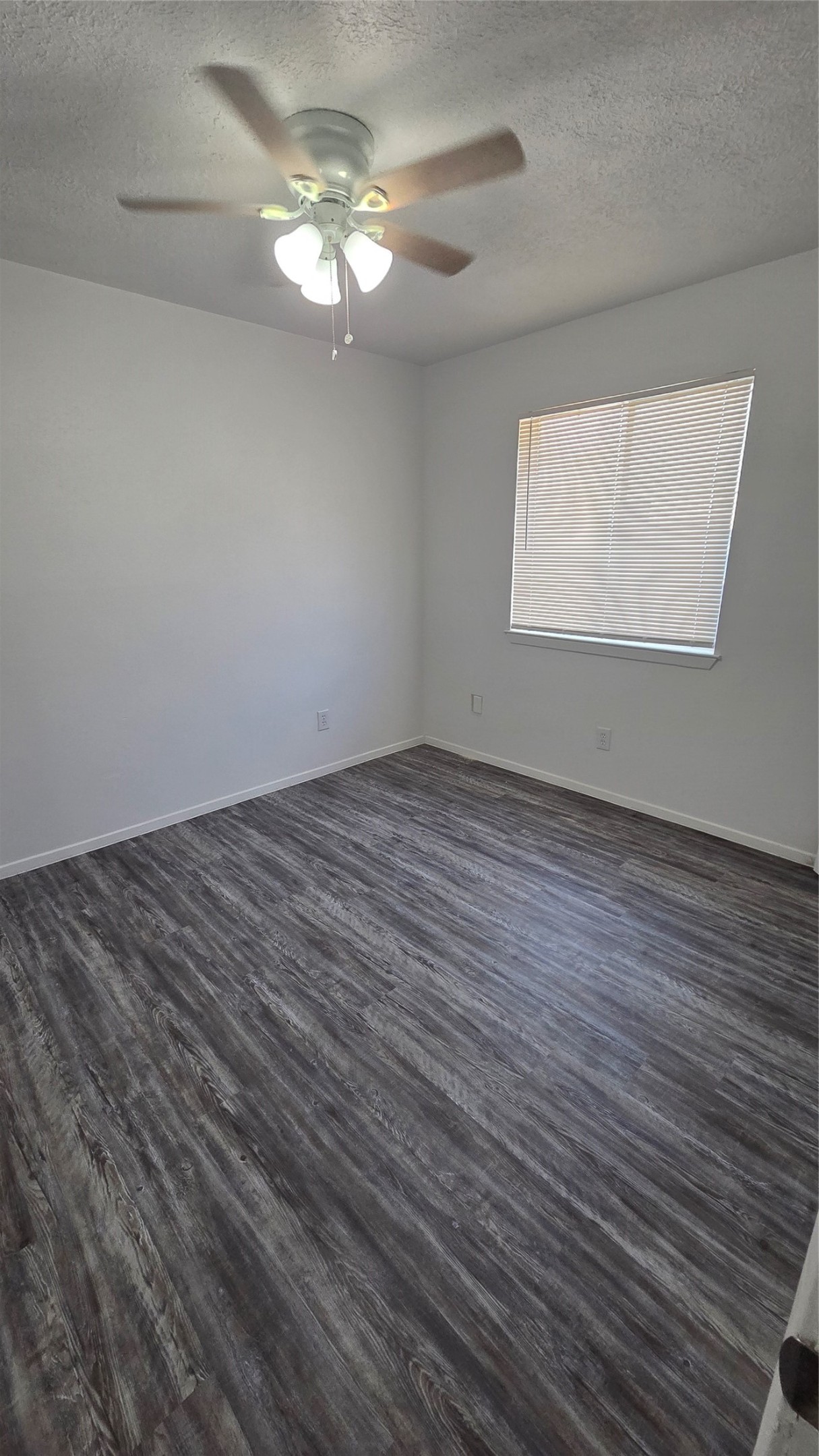 19515 Woodglen Drive Property Photo 9