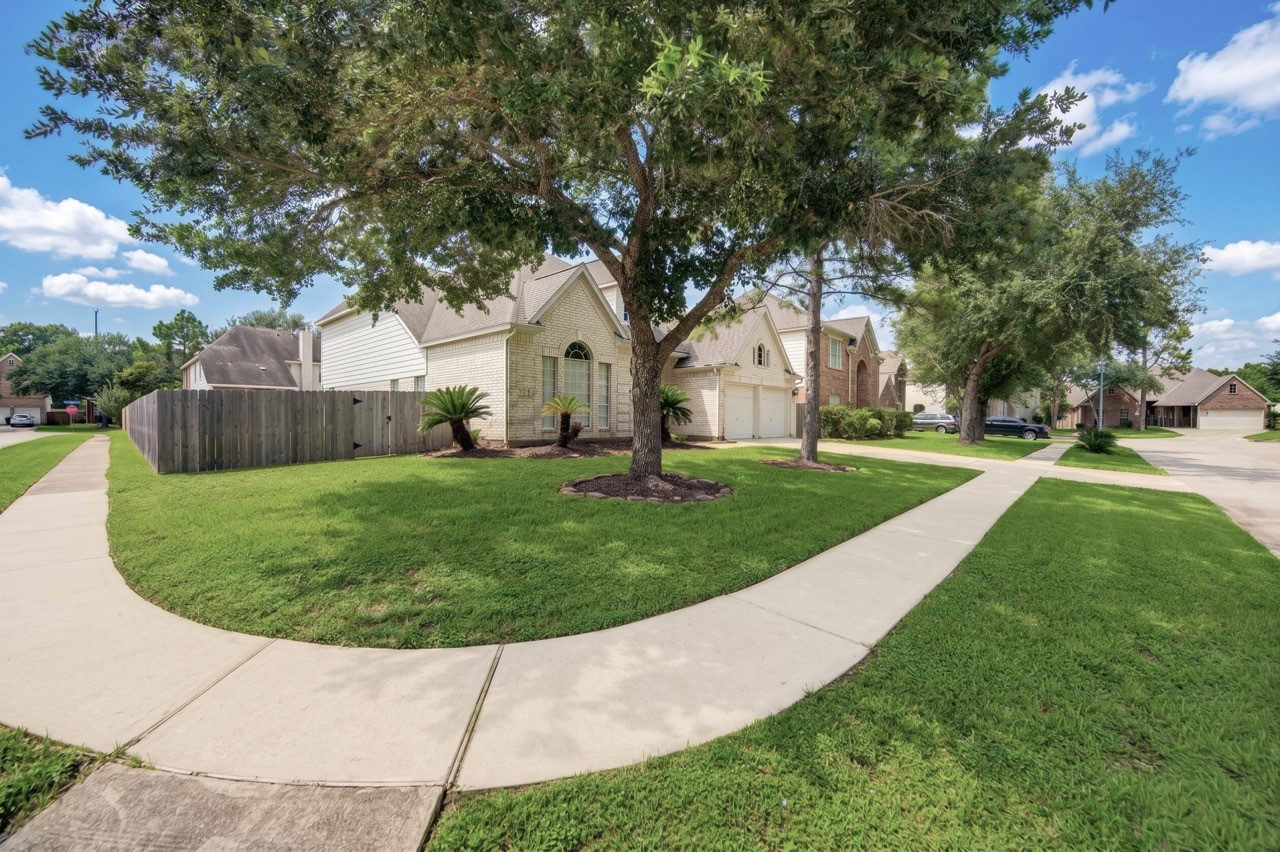 2318 Stoneburg Court Property Photo 4