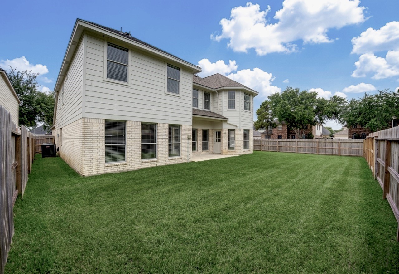 2318 Stoneburg Court Property Photo 8