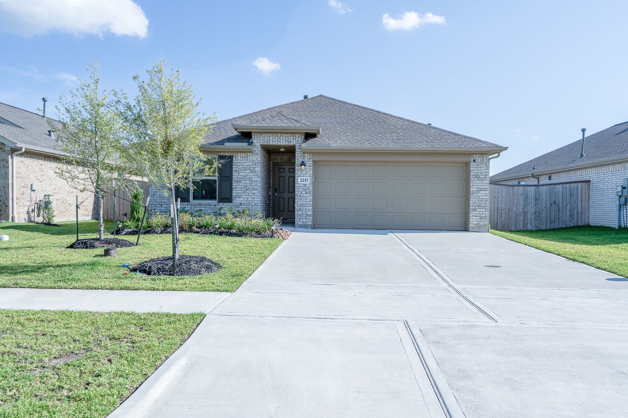 2217 Glenlloyd Terrace Road Property Photo 1