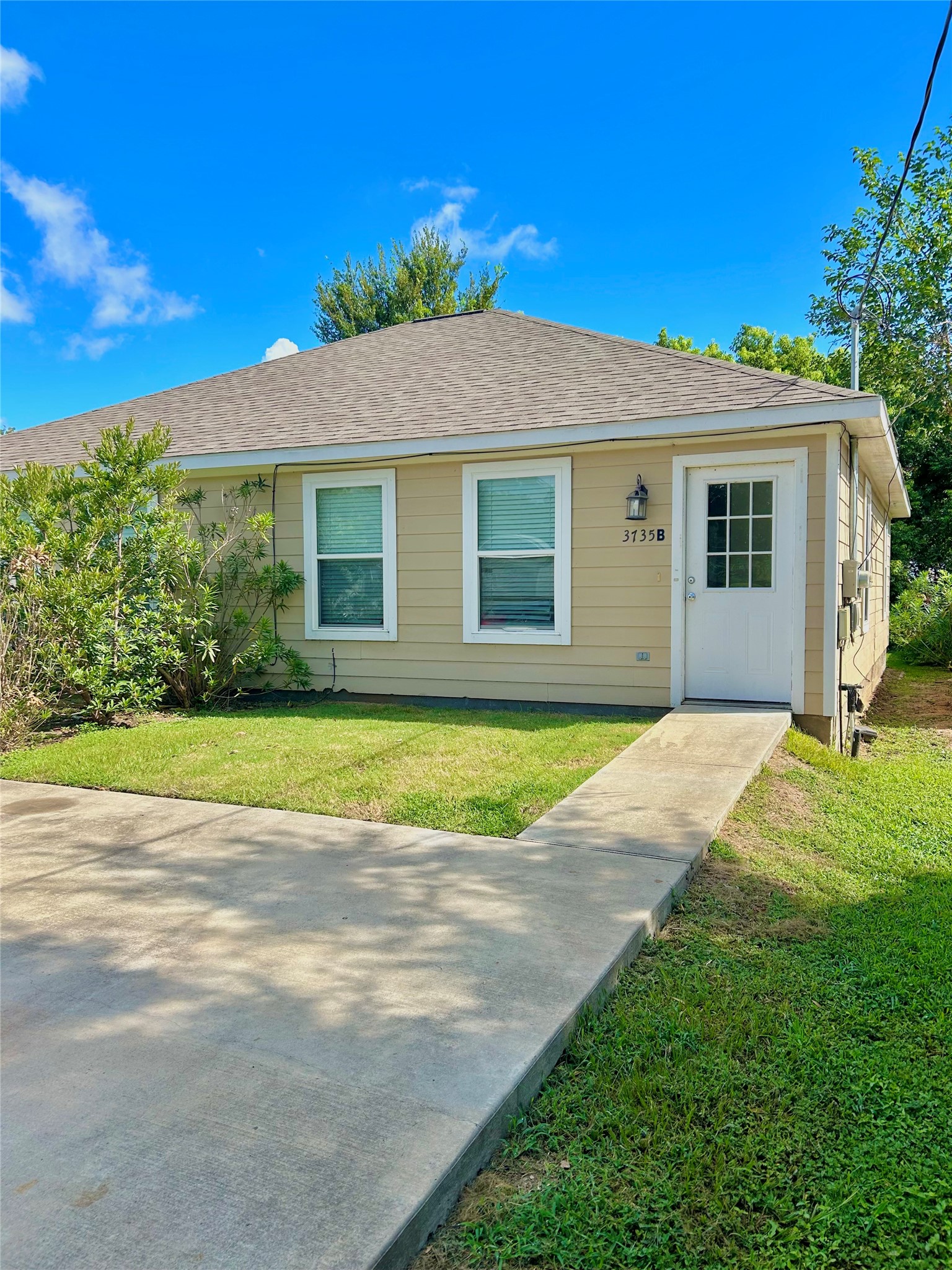 3735 Putnam Drive B Property Photo 1