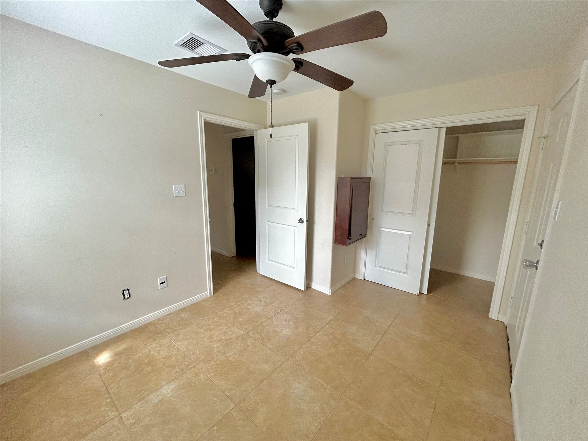 3735 Putnam Drive B Property Photo 4
