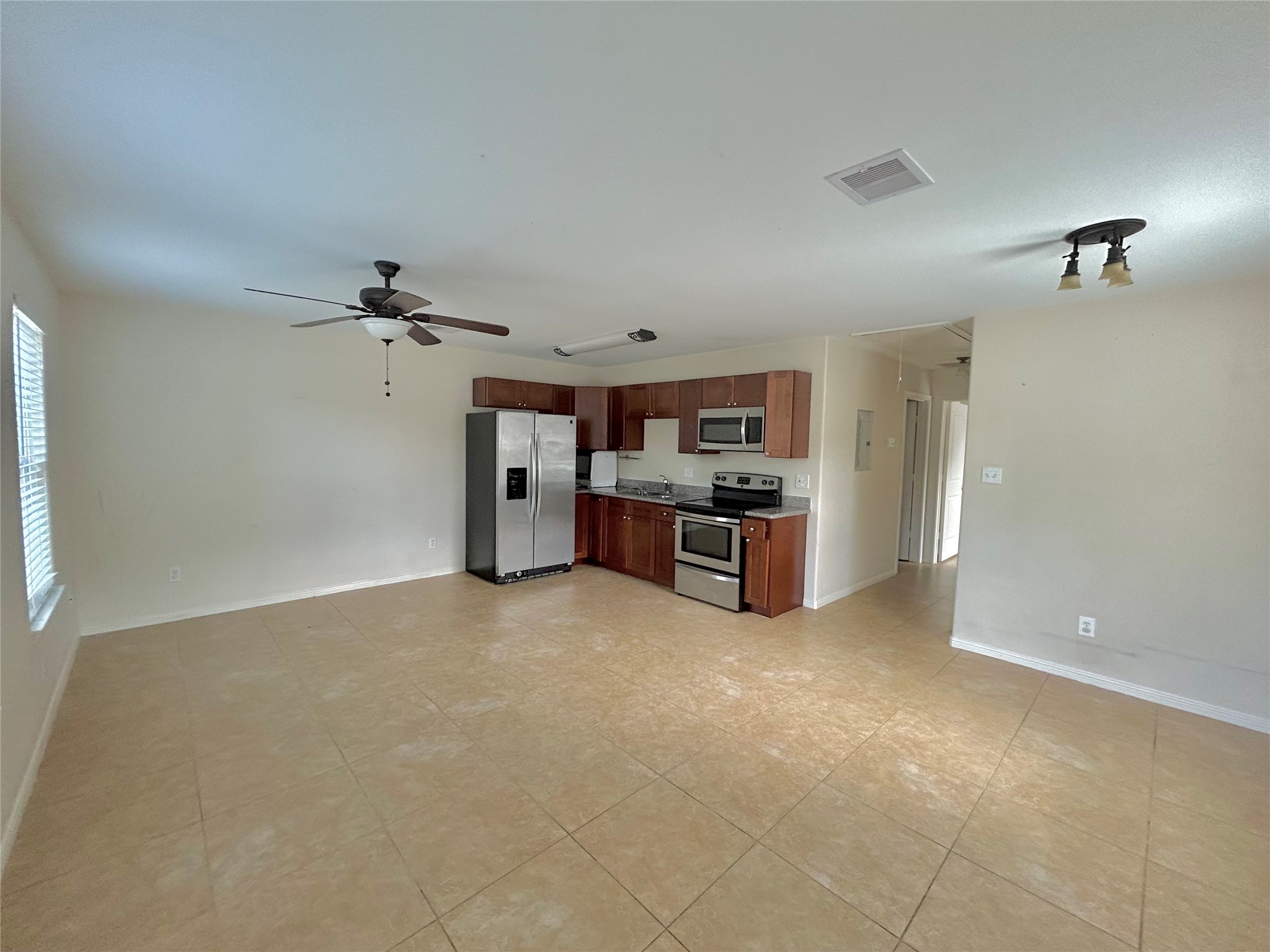 3735 Putnam Drive B Property Photo 10