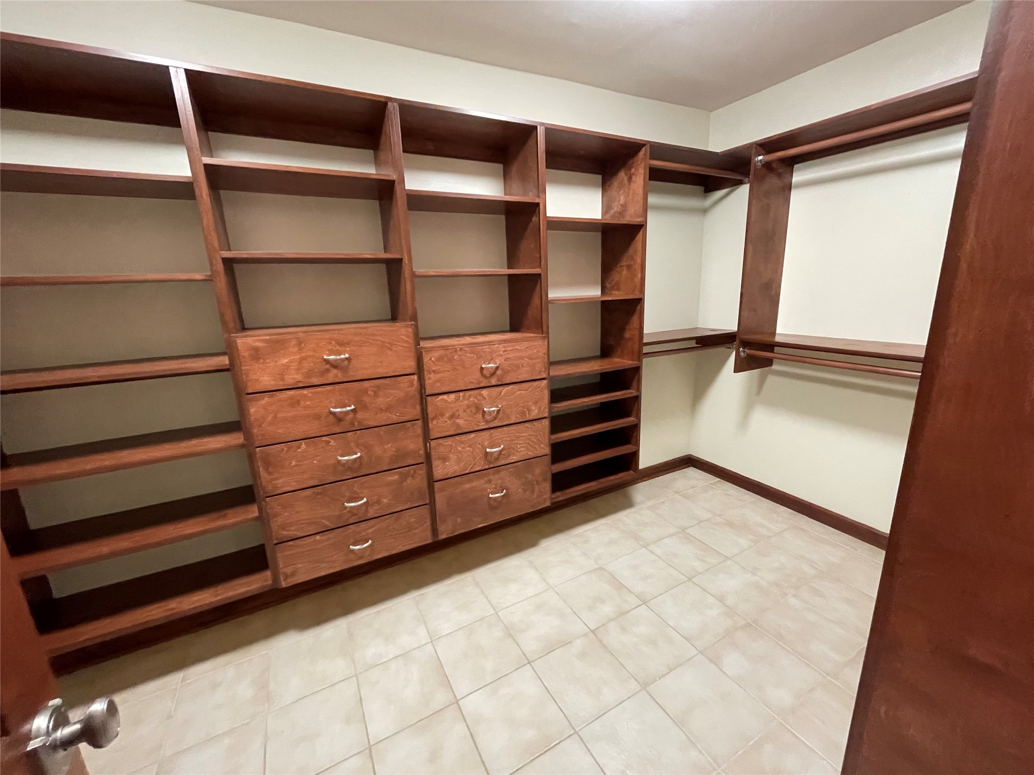 3229 Westridge Street Property Photo 8