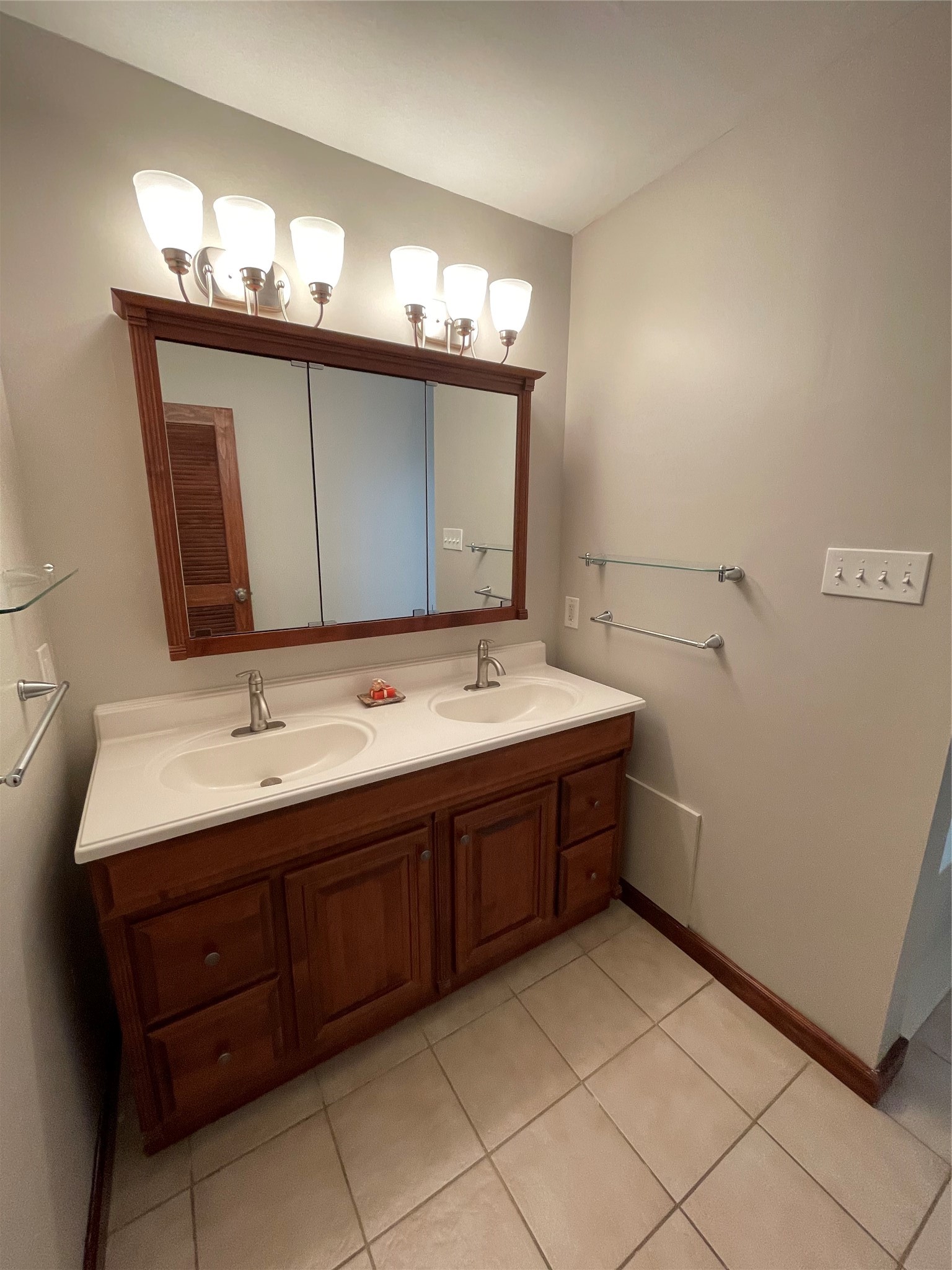 3229 Westridge Street Property Photo 9