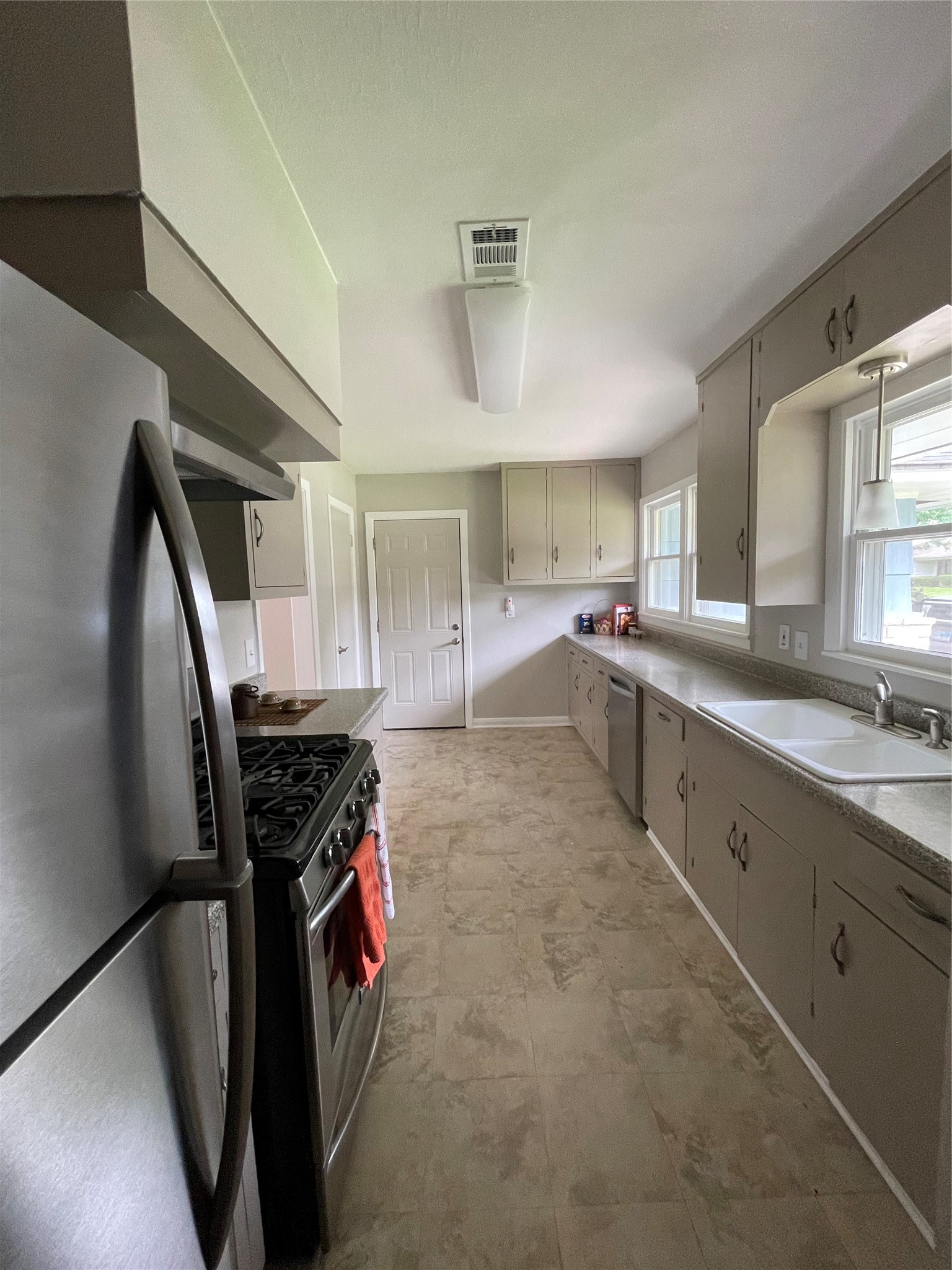 3229 Westridge Street Property Photo 23