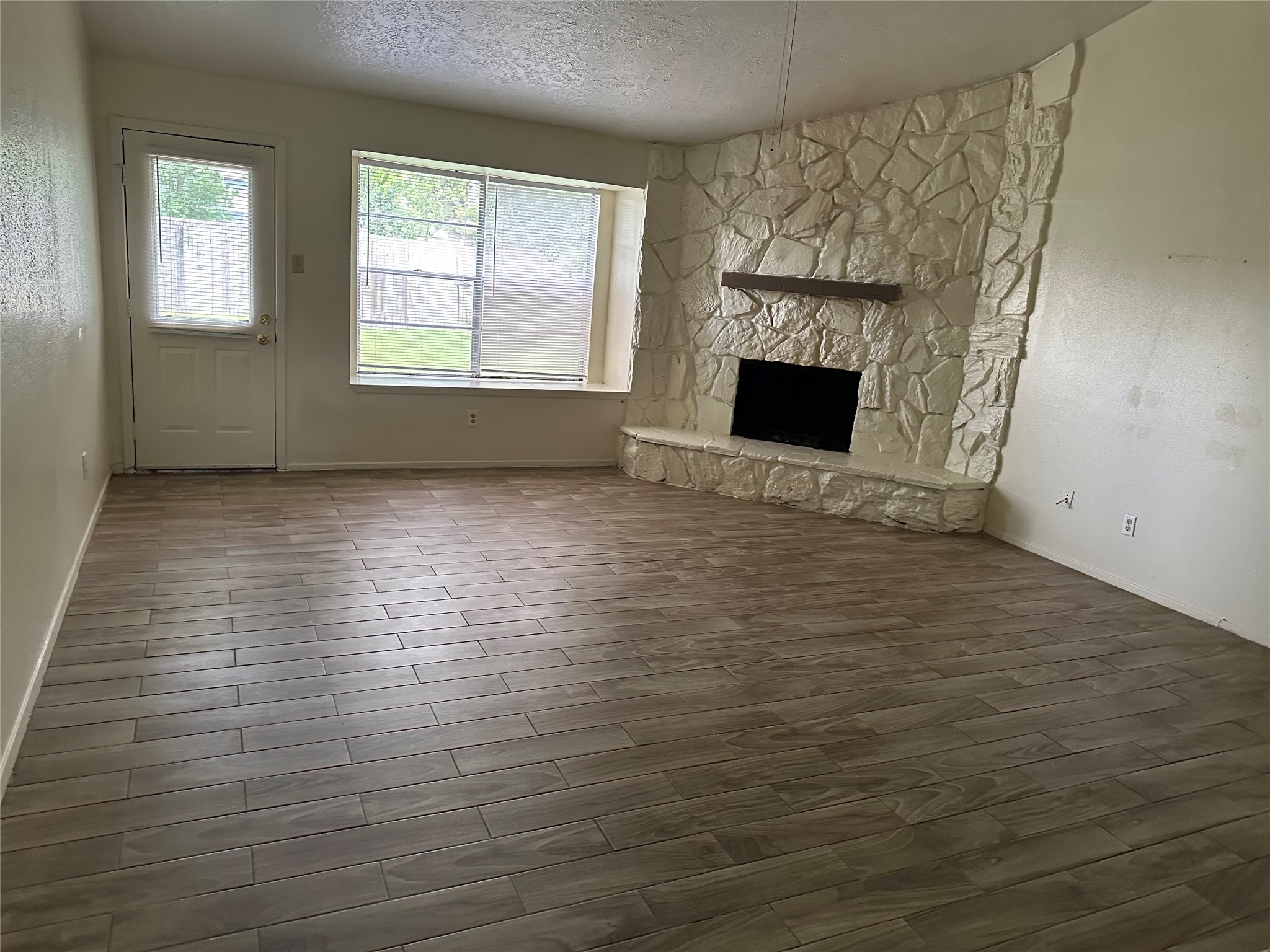 13910 Towne Way Drive Property Photo 7