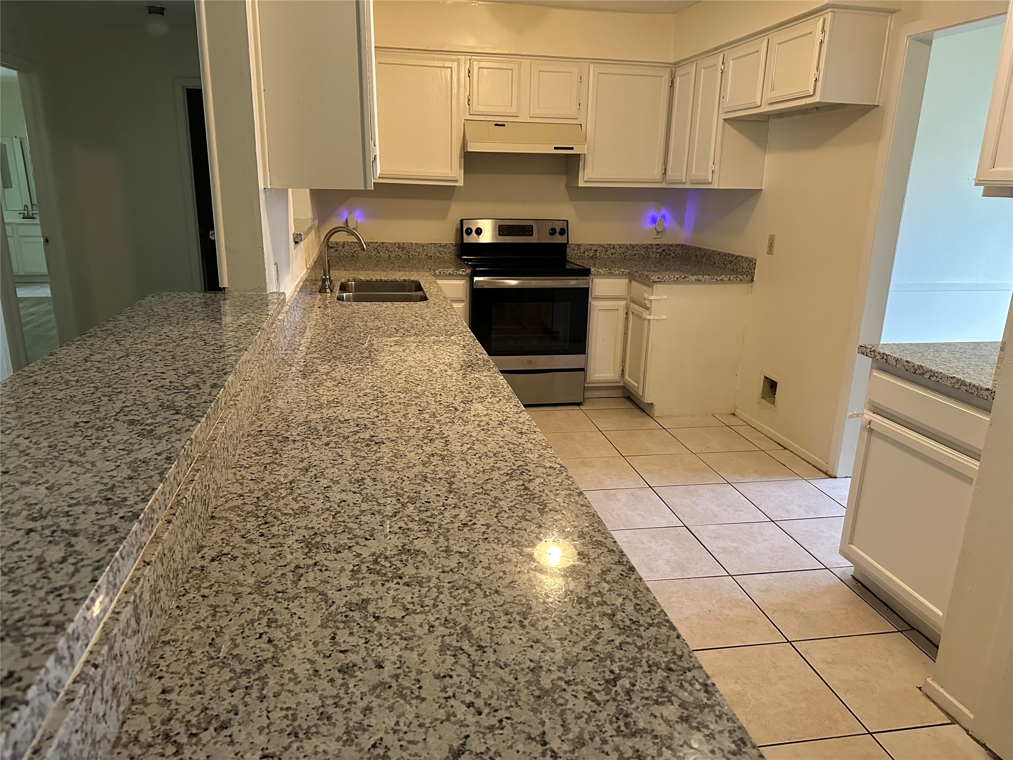 13910 Towne Way Drive Property Photo 8