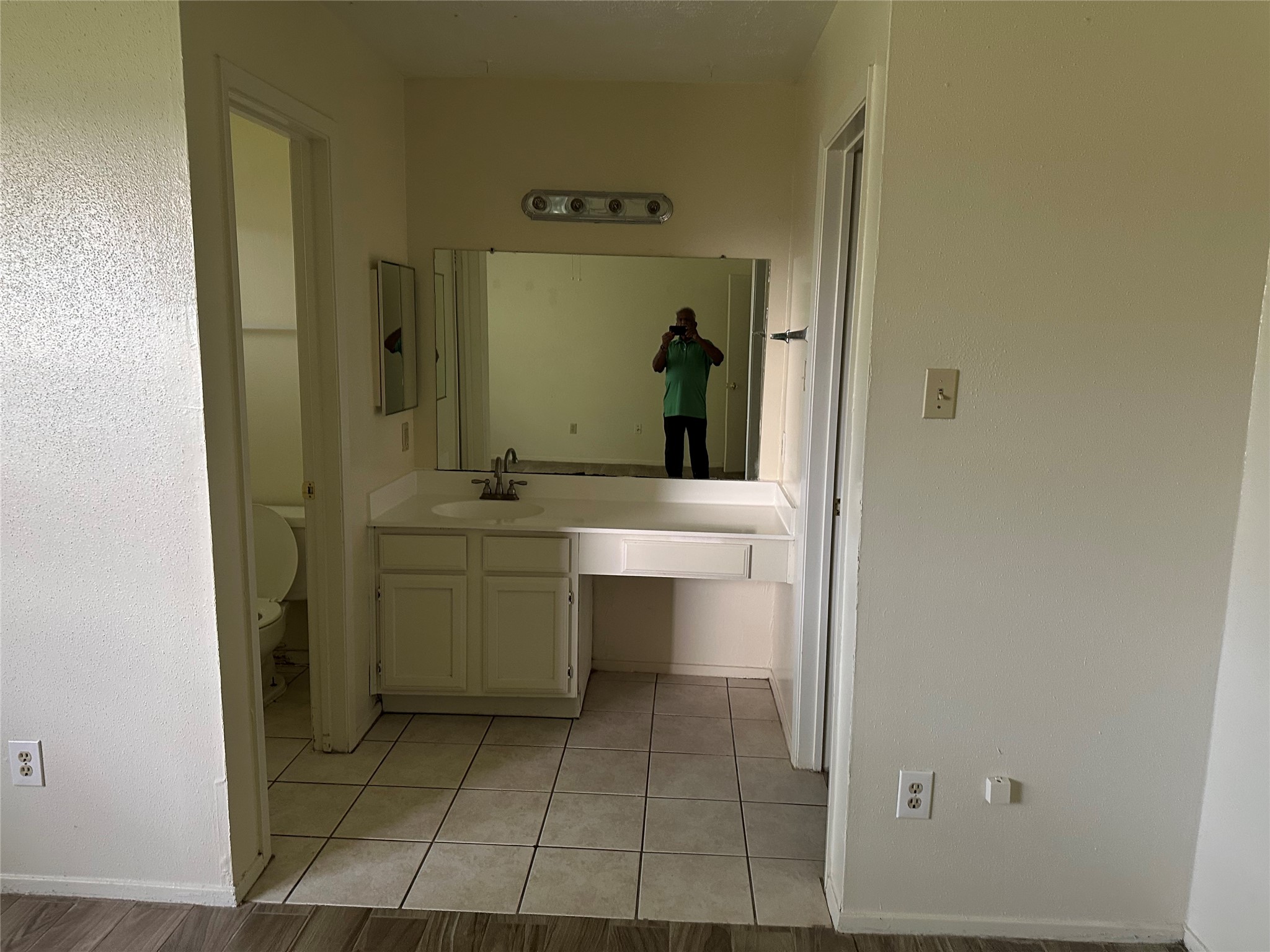 13910 Towne Way Drive Property Photo 10
