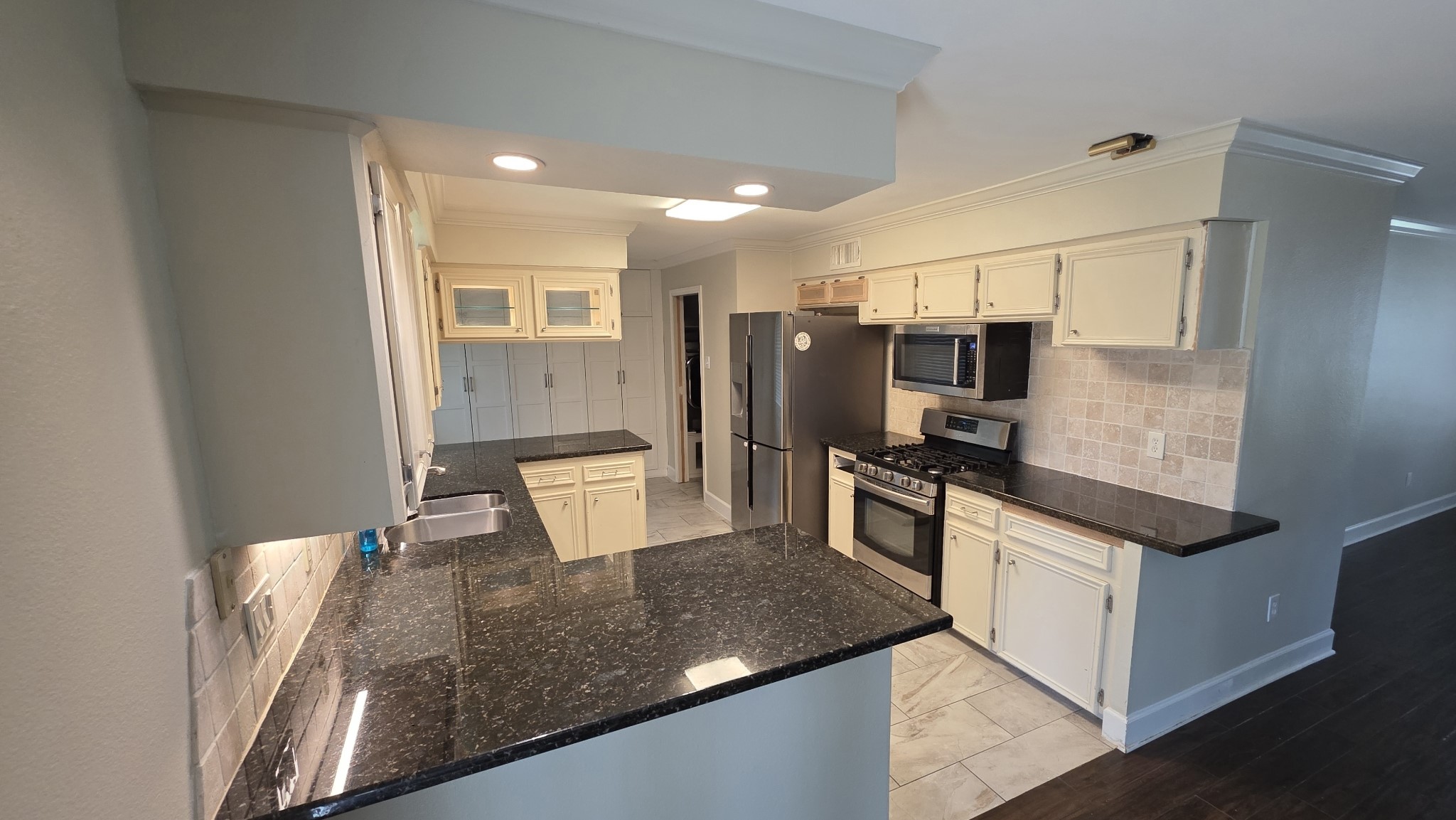 5739 Willowbend Boulevard Property Photo 6