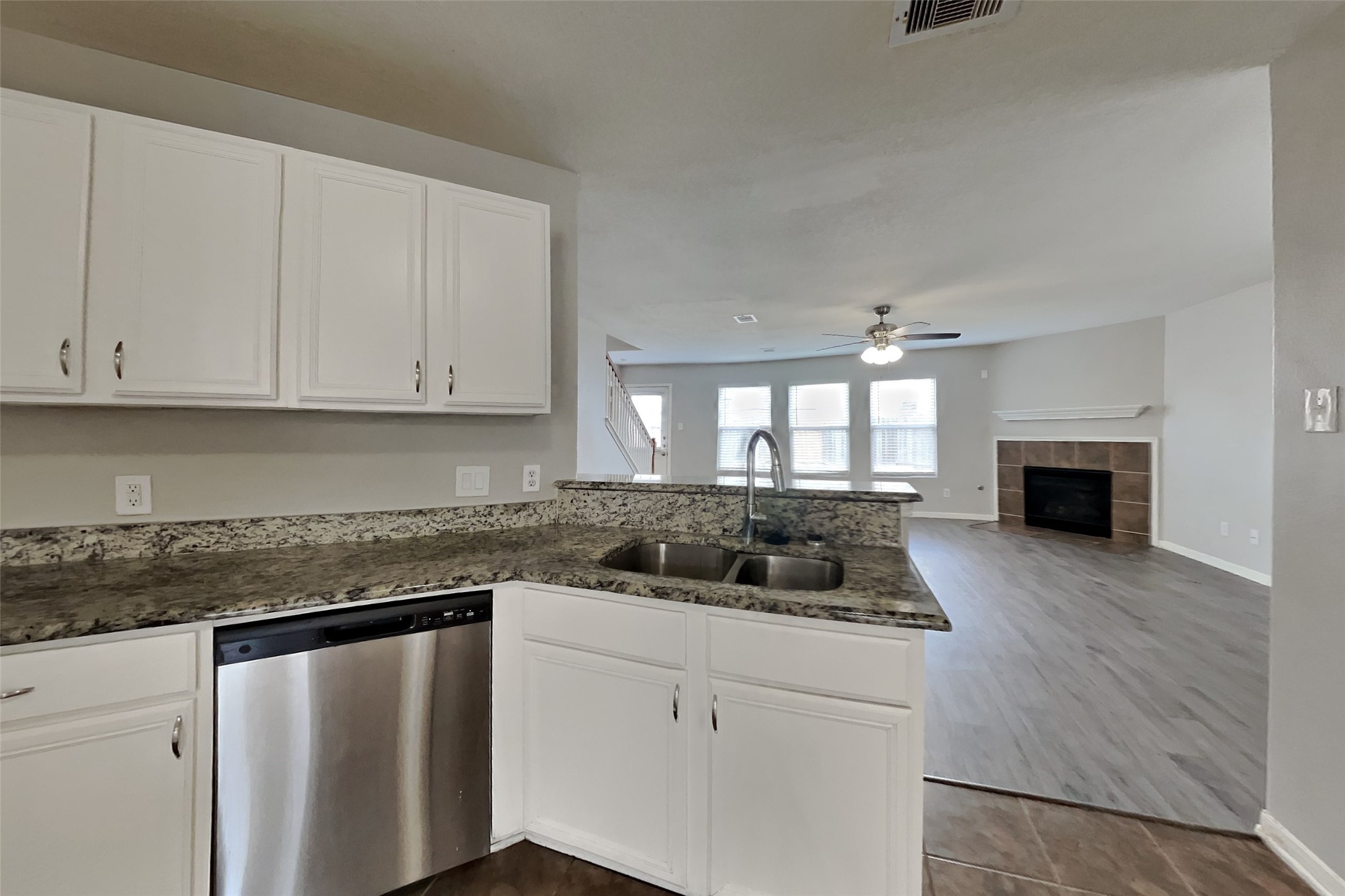 9829 Hyacinth Way Property Photo 4