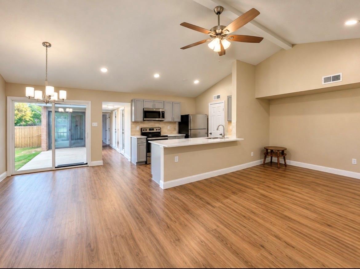 5620 Hollow Pines Drive Property Photo 3