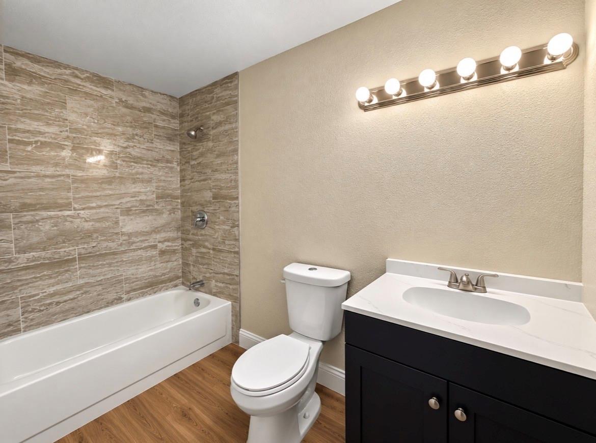 5620 Hollow Pines Drive Property Photo 6