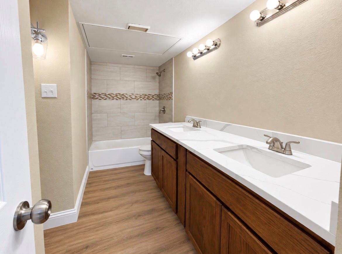 5620 Hollow Pines Drive Property Photo 8