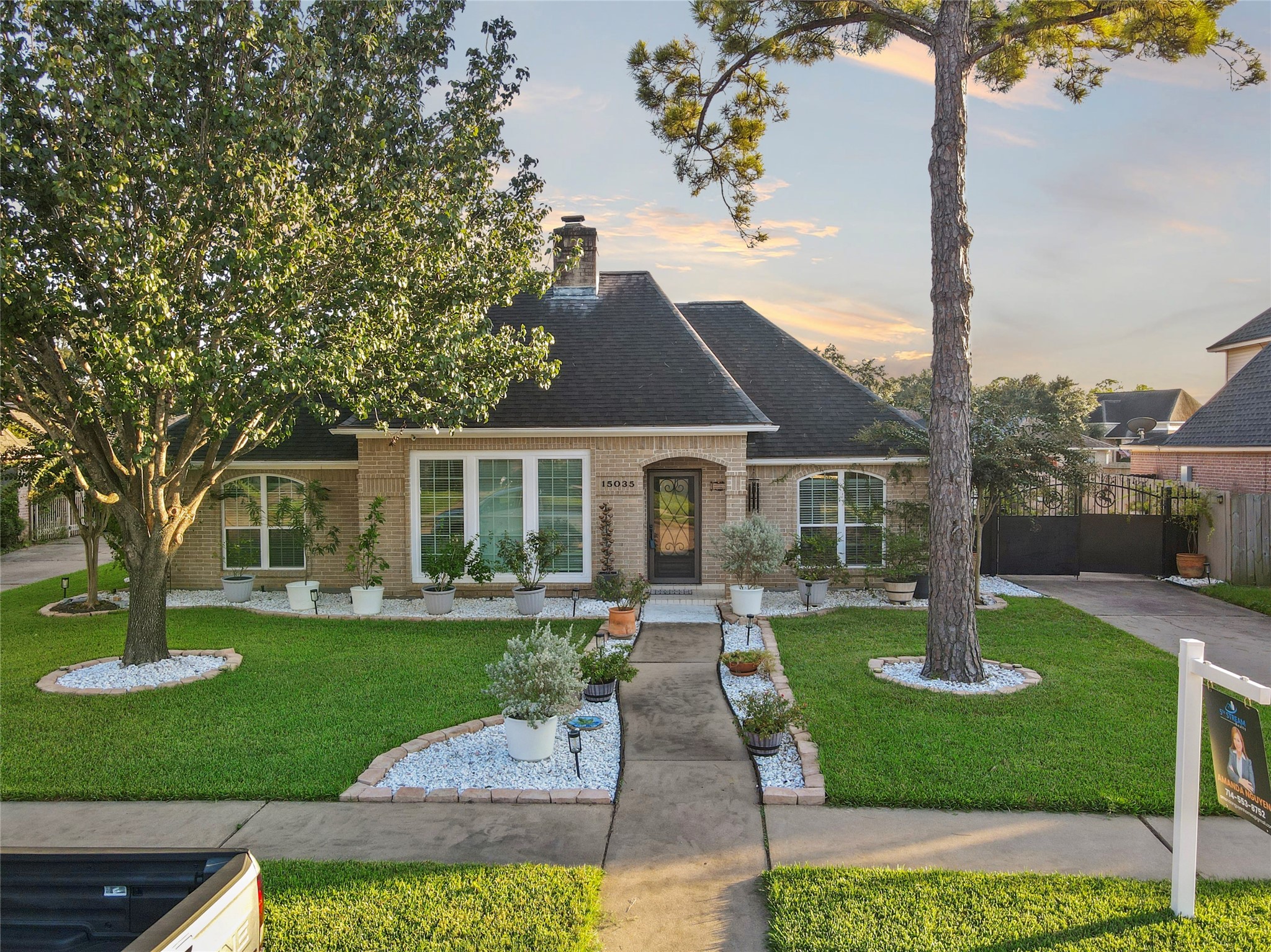 15035 Vistamont Drive Property Photo 3