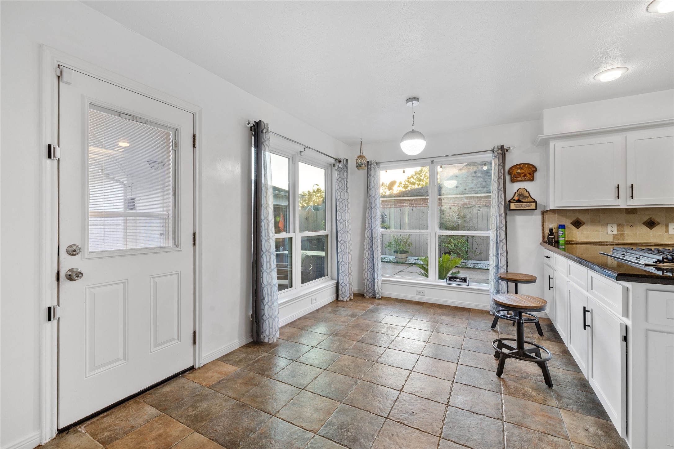 15035 Vistamont Drive Property Photo 20