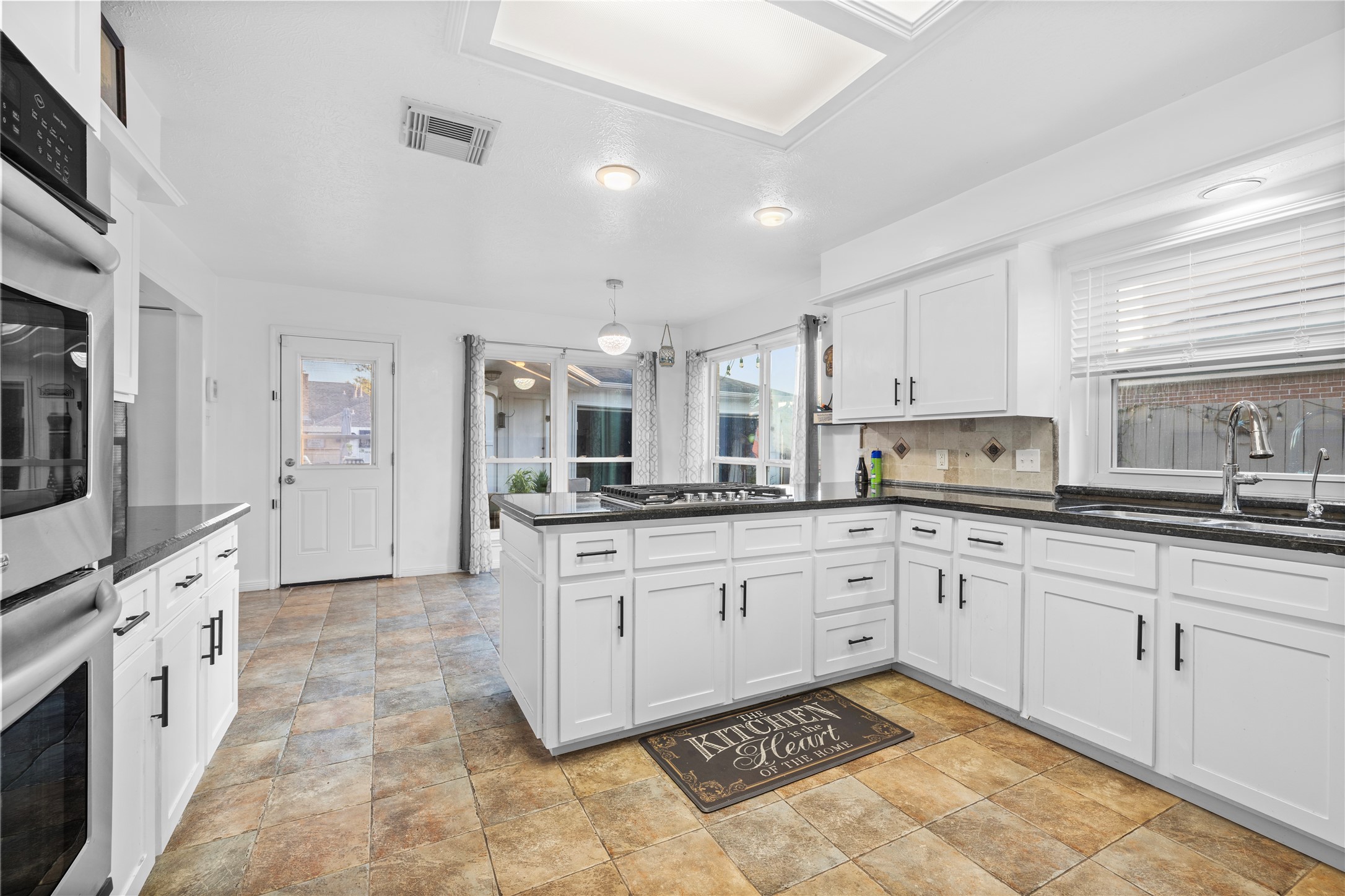 15035 Vistamont Drive Property Photo 22