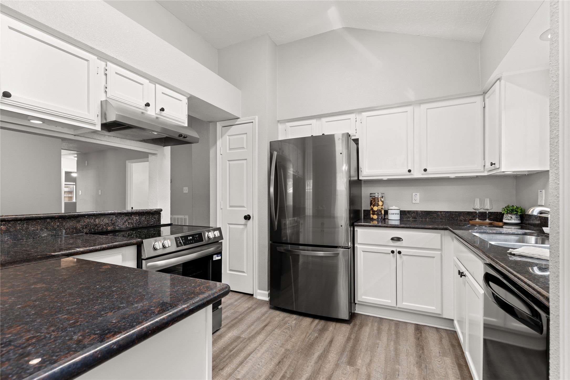 5003 Village Springs Drive Property Photo 14