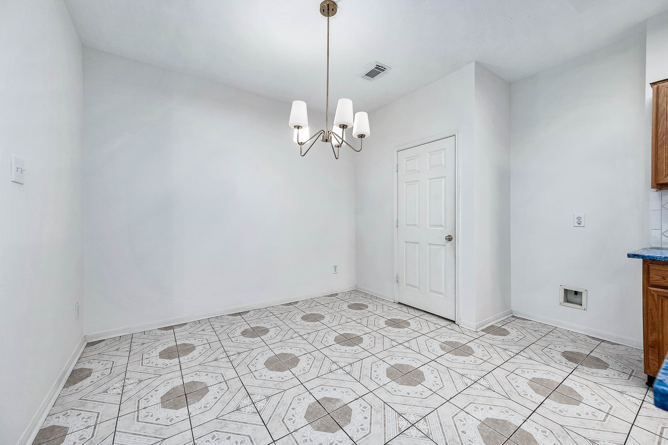 2215 Manchester Lane Property Photo 16