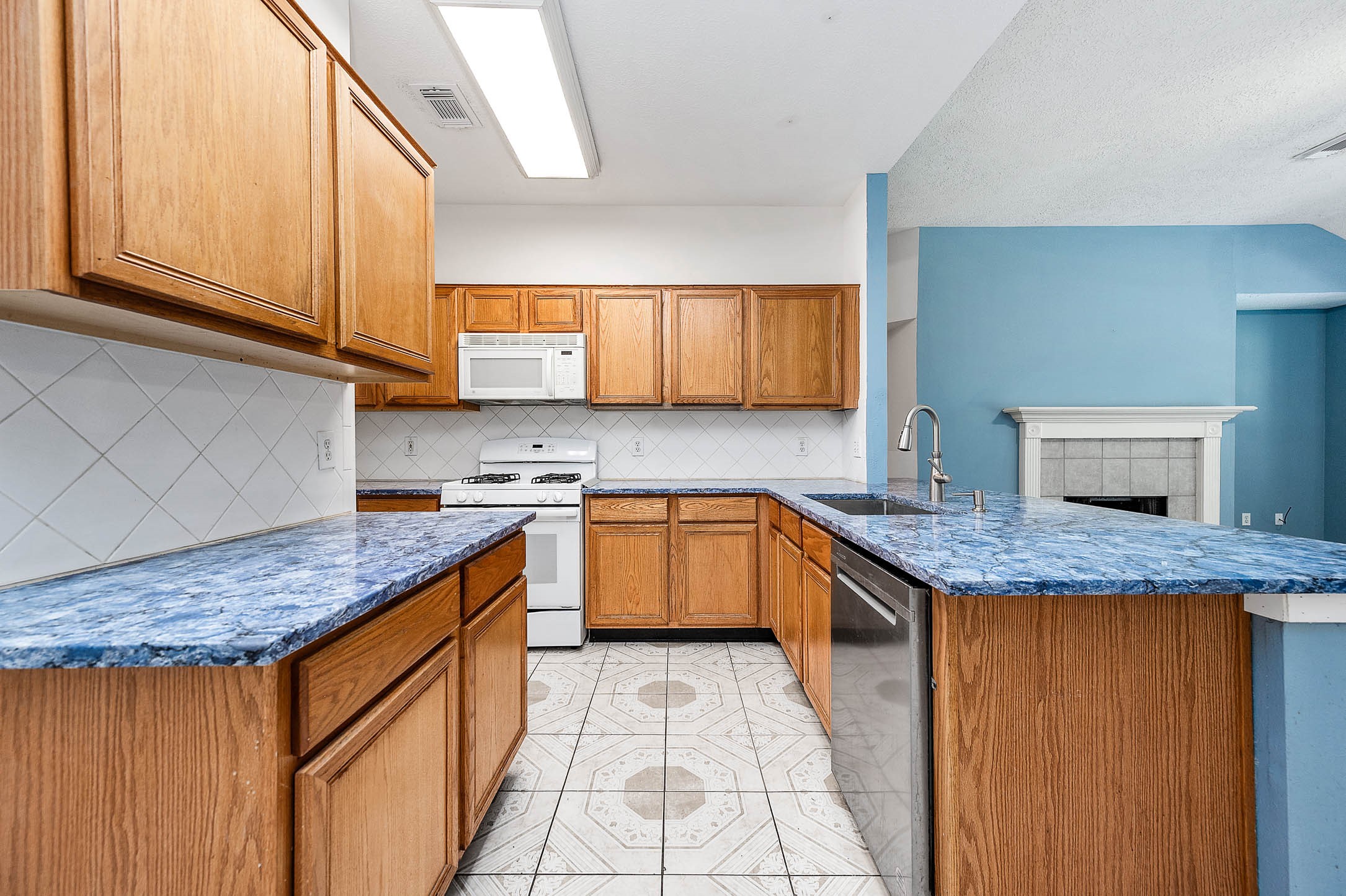 2215 Manchester Lane Property Photo 19