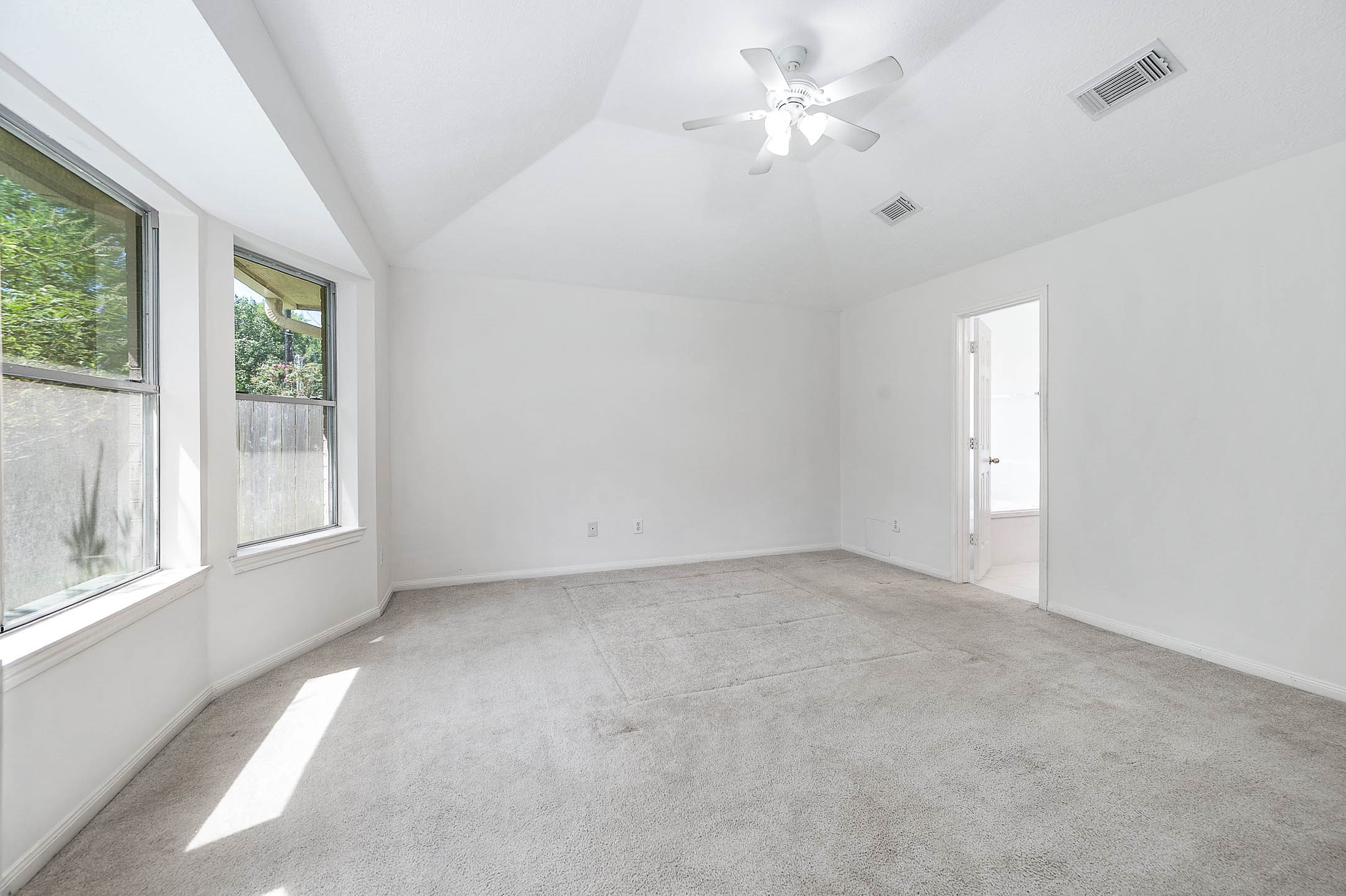 2215 Manchester Lane Property Photo 23