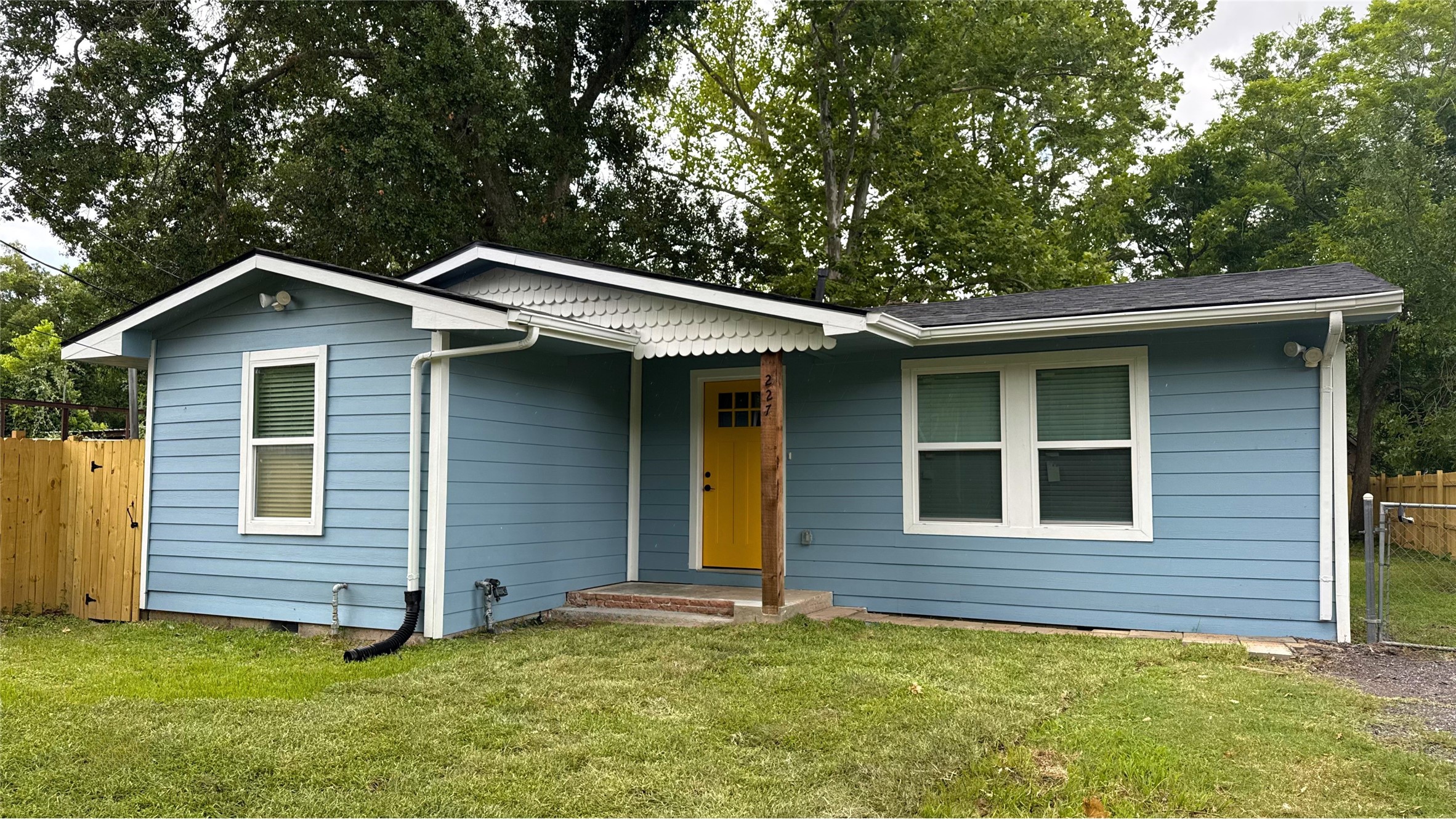 227 Kansas Street Property Photo 2