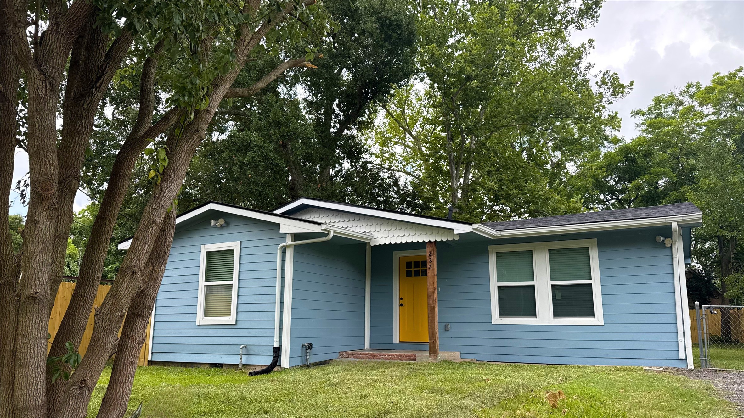 227 Kansas Street Property Photo 4